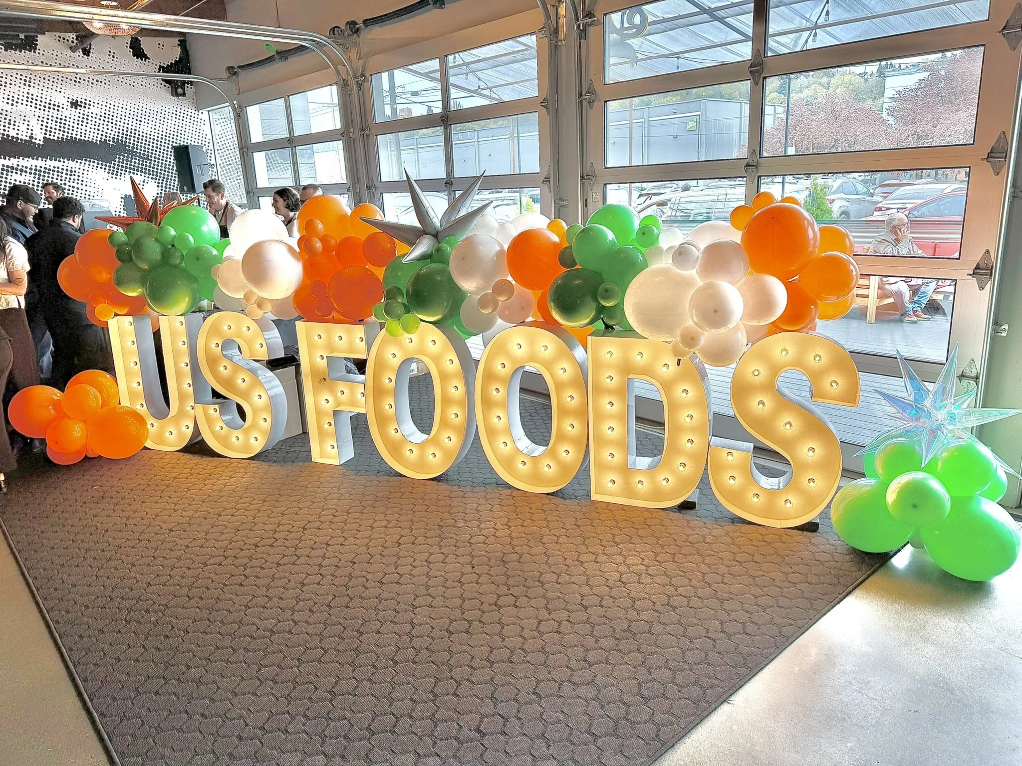 US-Foods-giant-letters-balloon-decor-tacoma-corporate-event.JPEG