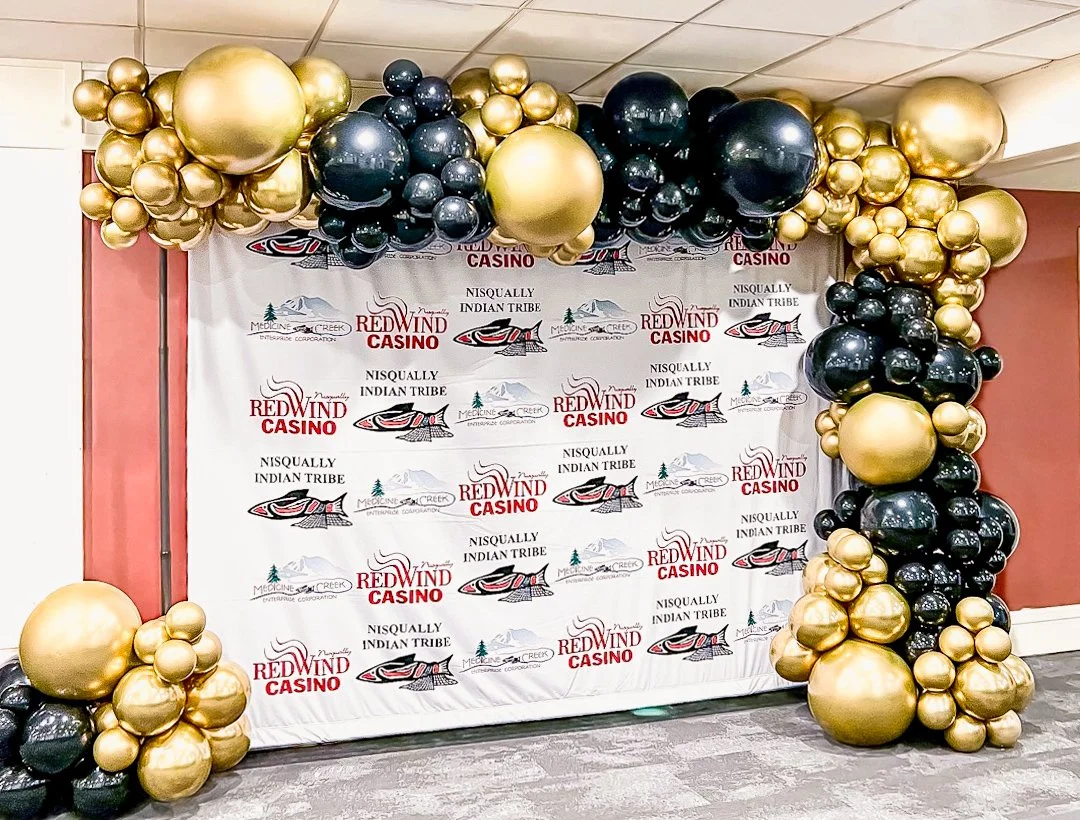 casino-nisqually-balloon-garland-event-decor-black-gold.jpg