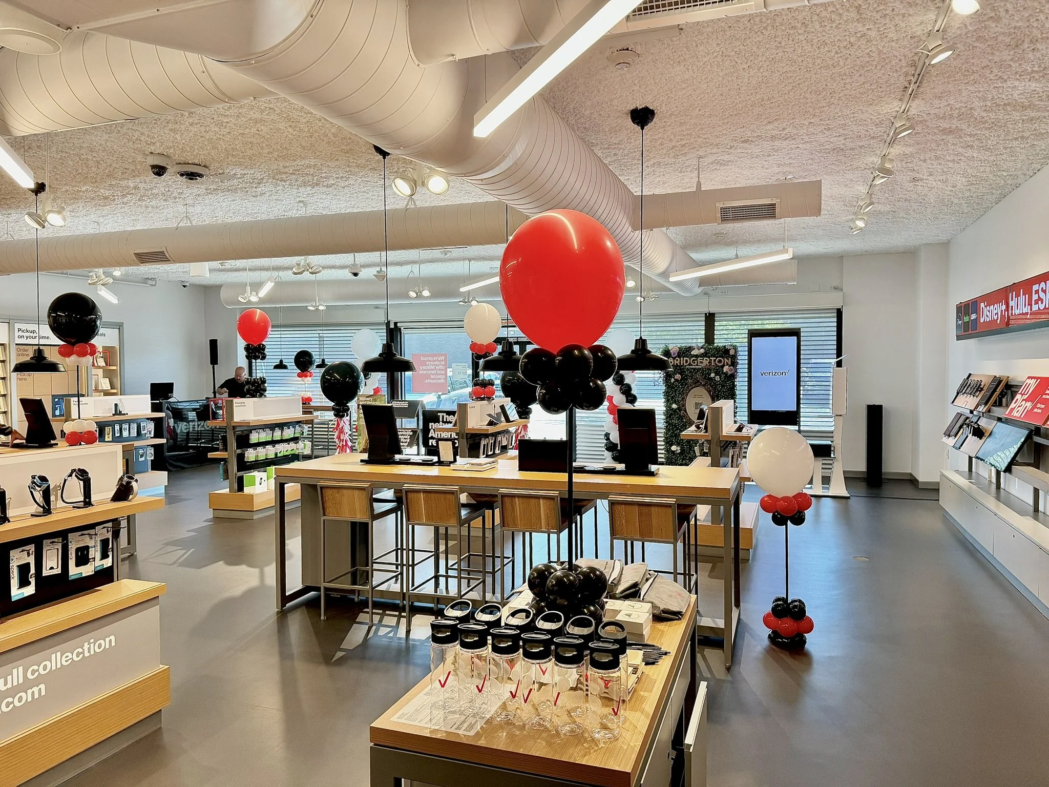 Verizon-store-grand-opening-tacoma-balloon-decor-corporate-brand-event.JPEG