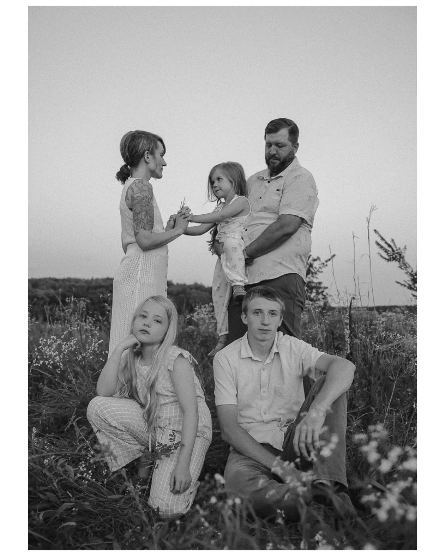 Photographing the same family year after year means the pictures look effortlessly cool 👌🏻 thankful for clients like these who go with the flow and let try new things
#wisconsinphotographer #familyphotography #familysession #cinematicphotography #e