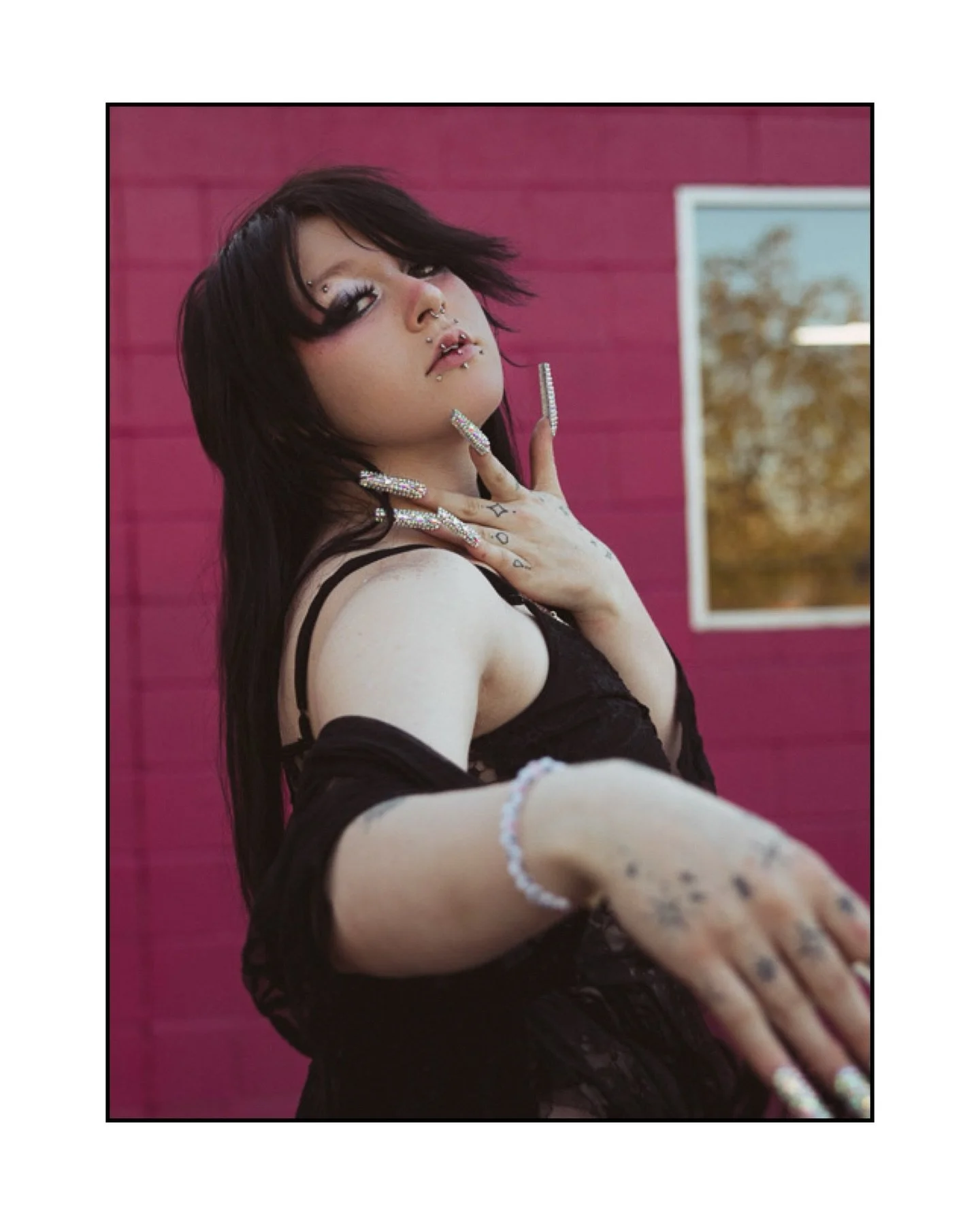 Had to time travel back to the early 2000&rsquo;s for this senior session ✨ my girl Olivia had a vision for her photos and oh. my. god. We made some magic and had more fun than you can imagine. Just a reminder that your senior pictures can be whateve