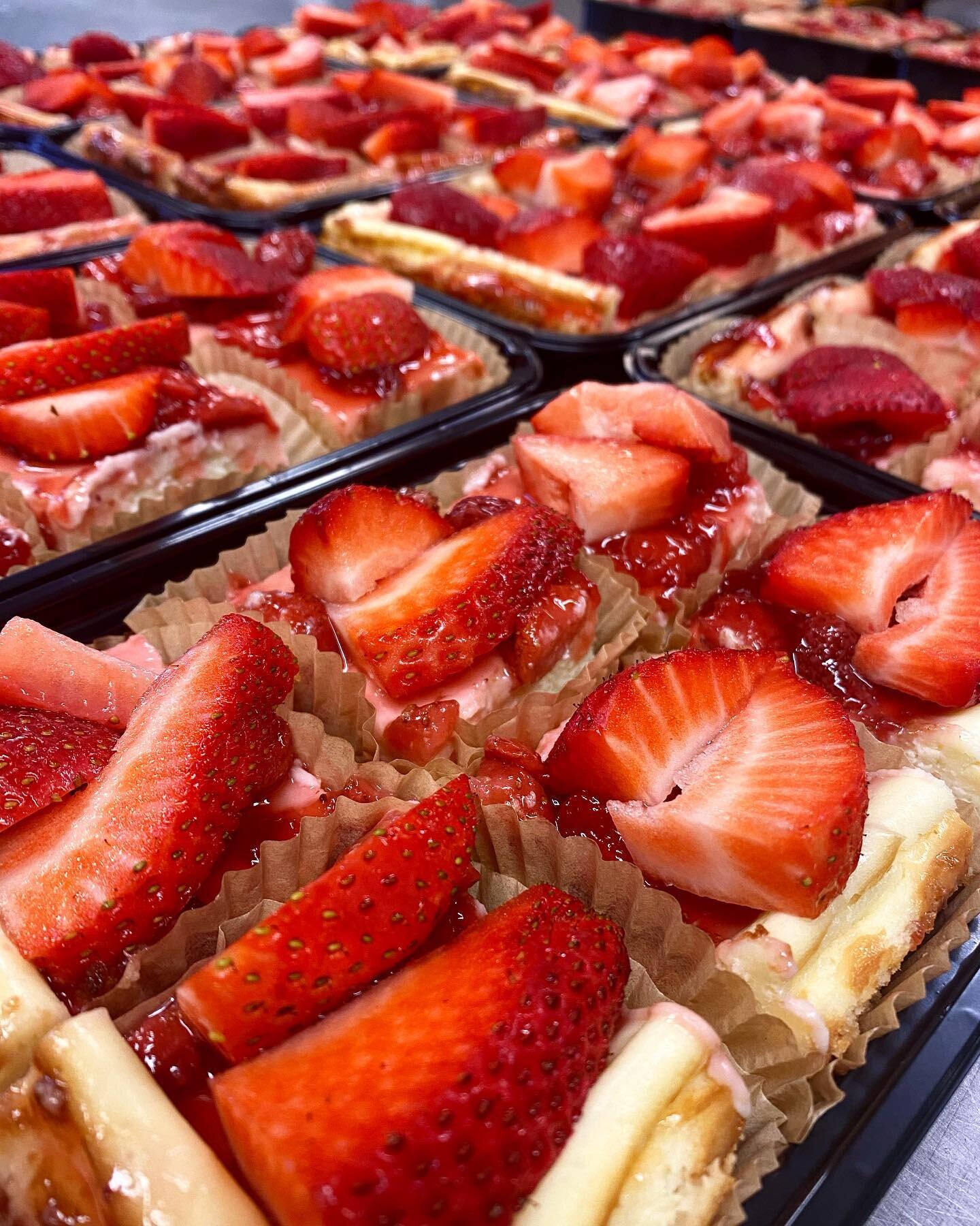 THIS WEEKS FEATURED DESSERT: Fresh Strawberry Cheesecake Bars 🍓🍓🍓

Available in our takeout window this week on a first come, first serve basis. We will only have a limited amount each day, so come early to get yours!

Thank you all for your conti
