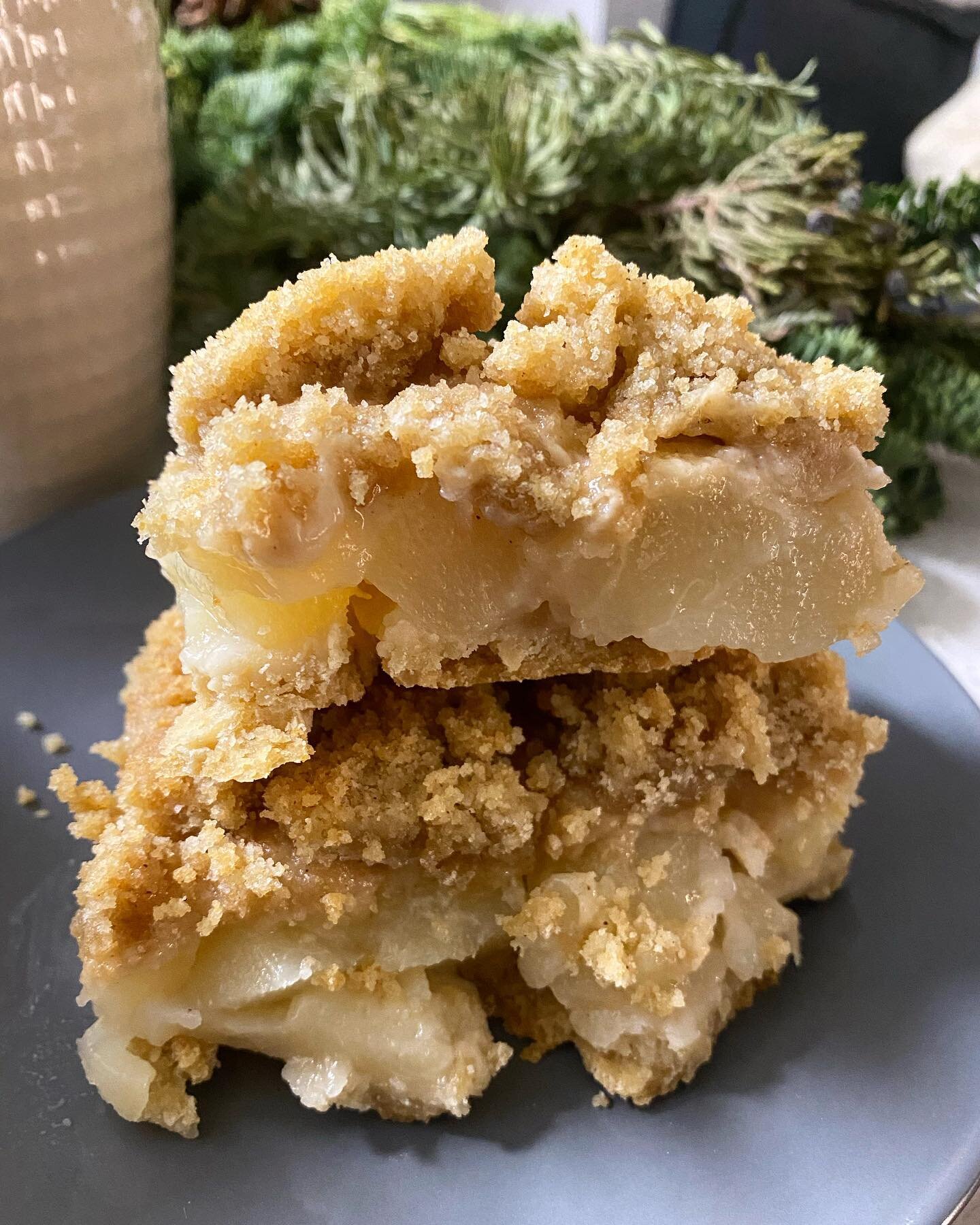 This week we will be making one of my favorite desserts to date 😋 These pear crumble bars are so good, sweet pears with buttery crumble. If you loved our apple crisp bars, you&rsquo;ll absolutely love these!

We will be taking preorders for these un