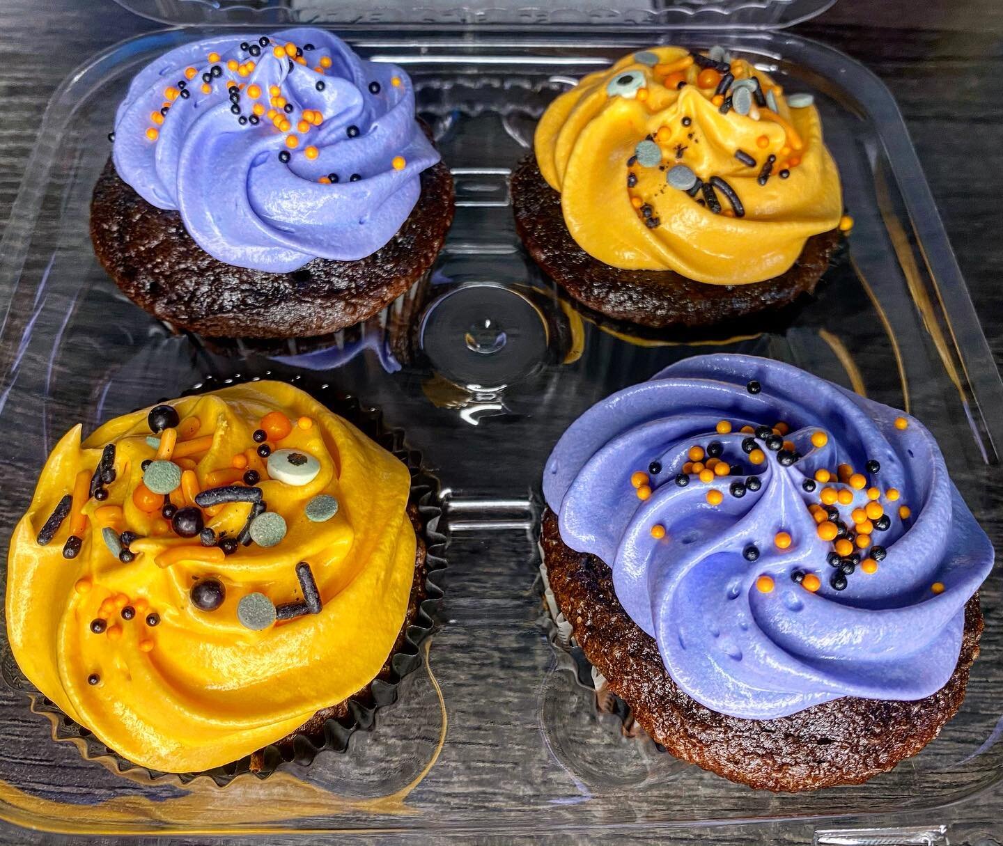 HALLOWEEN CUPCAKES 🧡💜🧡💜

Limited supply available for sale in our window until Saturday or until we sell out. No preorders, first come first serve for these treats 😋

Happy Halloween weekend y&rsquo;all and thank you for the endless support!

#H