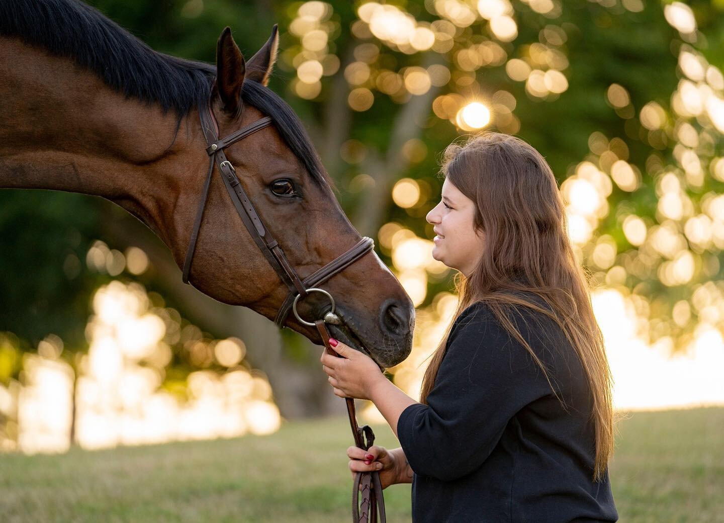 Claire and Jones🤍 

Couldn&rsquo;t help posting a little sneak peak from my photoshoot with these two last week 😍😍

#ontarioequestrian #miltonontario #ontarioequinephotographer  #ontarioequestrianbusiness #horsesofinstagram #horsesofontario #ontar