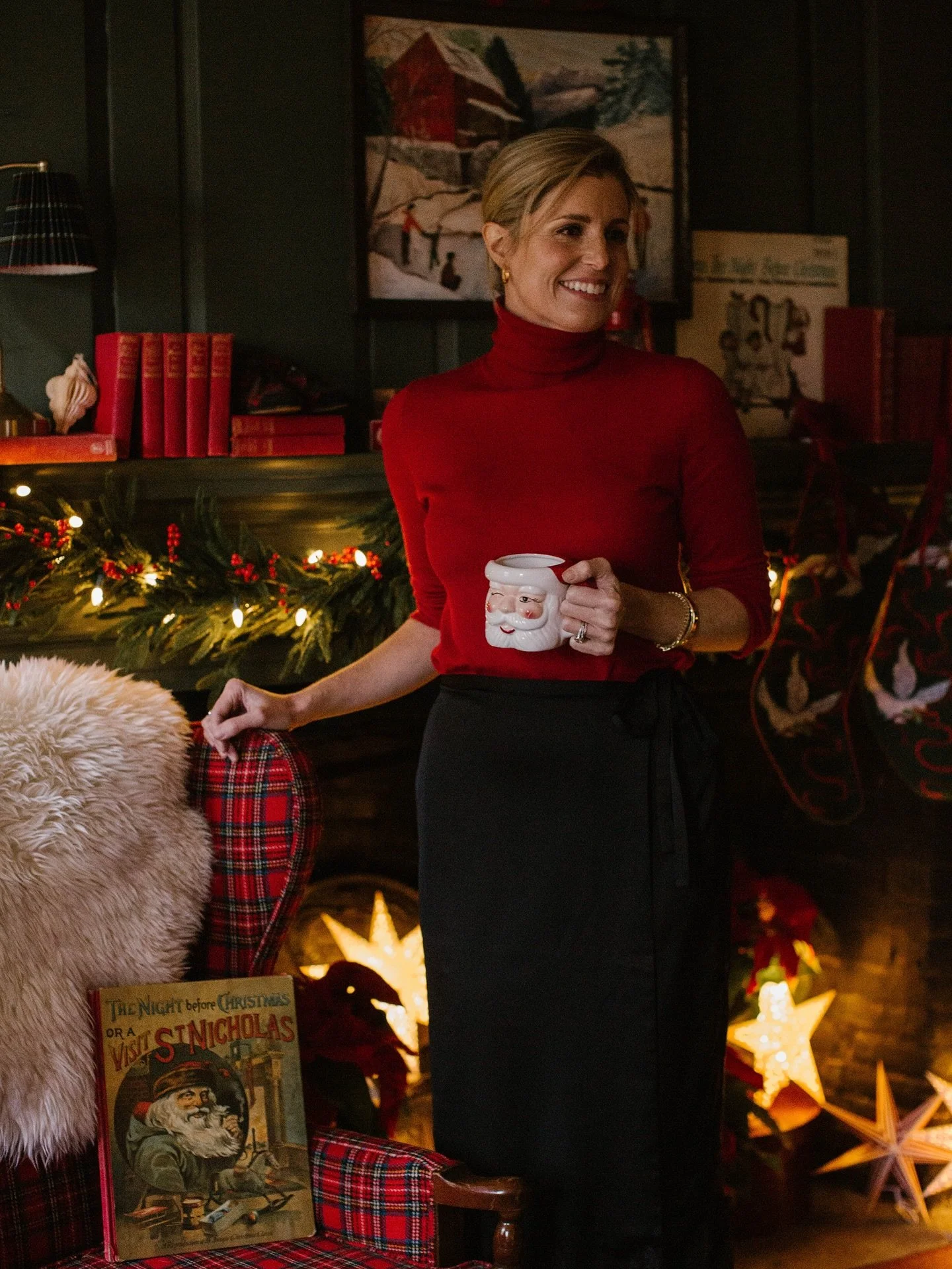 A sneak peek the historic @sugarbushlanemerc dining room, which I, once again, had the honor of decking out for the holidays. Inspired by the simpler sparklier Christmases of the 1940s, this room is packed with colorful period-appropriate nostalgia s