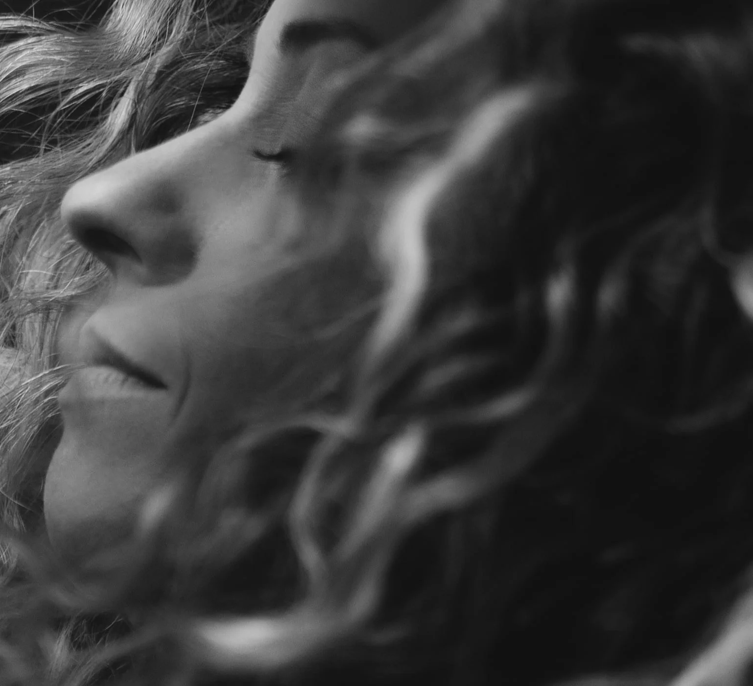 she didn't have to look at the camera.  you never do.