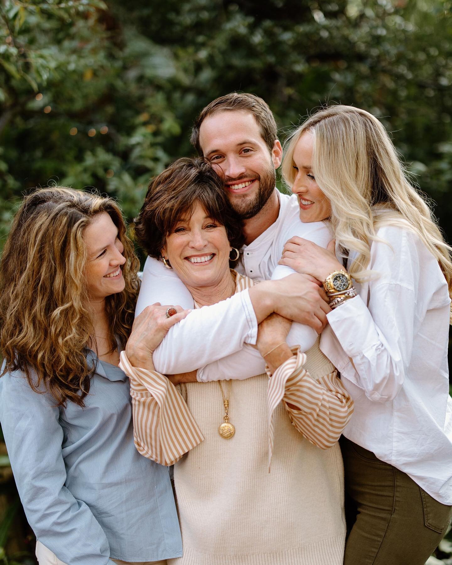 Can we all just agree that moms are the freaking best?!? That&rsquo;s all. 
&bull;
&bull;
&bull;
&bull;
&bull;
#sandiegophotographer #familyphotos #sandiegoportraitphotographer #sandiegobrandingphotographer #sandiegofamilyphotographer #engagementphot