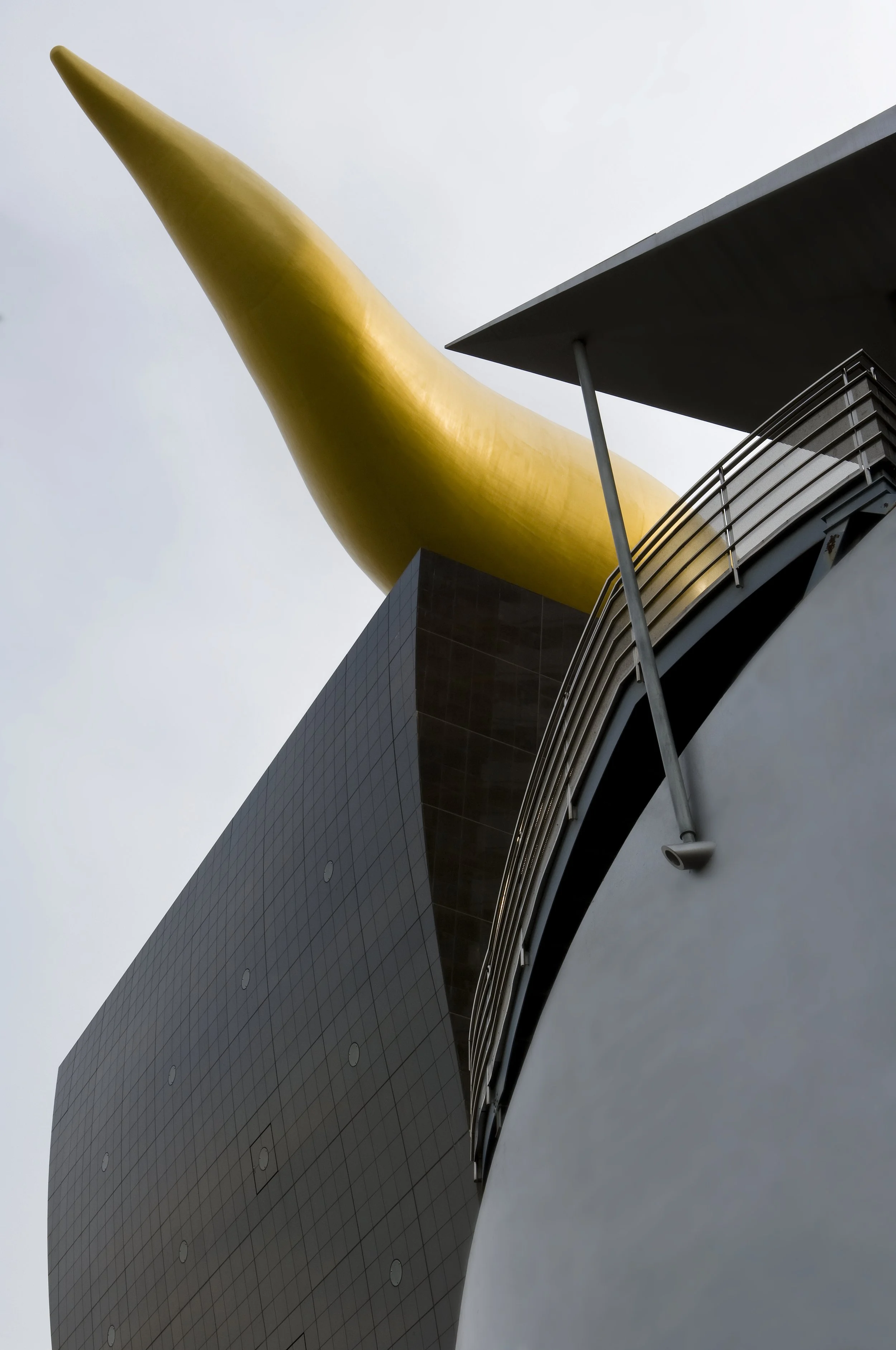 Asahi Building Tokyo-01.jpg