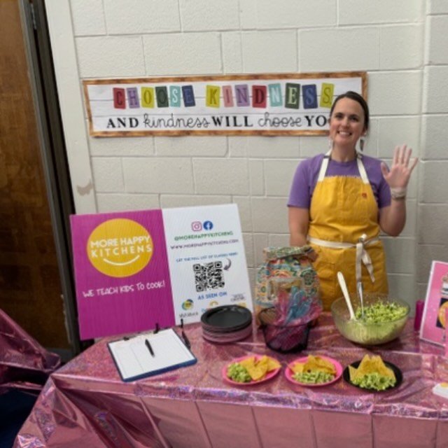 Last night we were a part of an awesome event for a school in Cedarburg - supporting moms and women owned businesses! It was so uplifting and fun - and we got to serve our favorite salad&hellip;and remind people that eating salad with chips is truly 