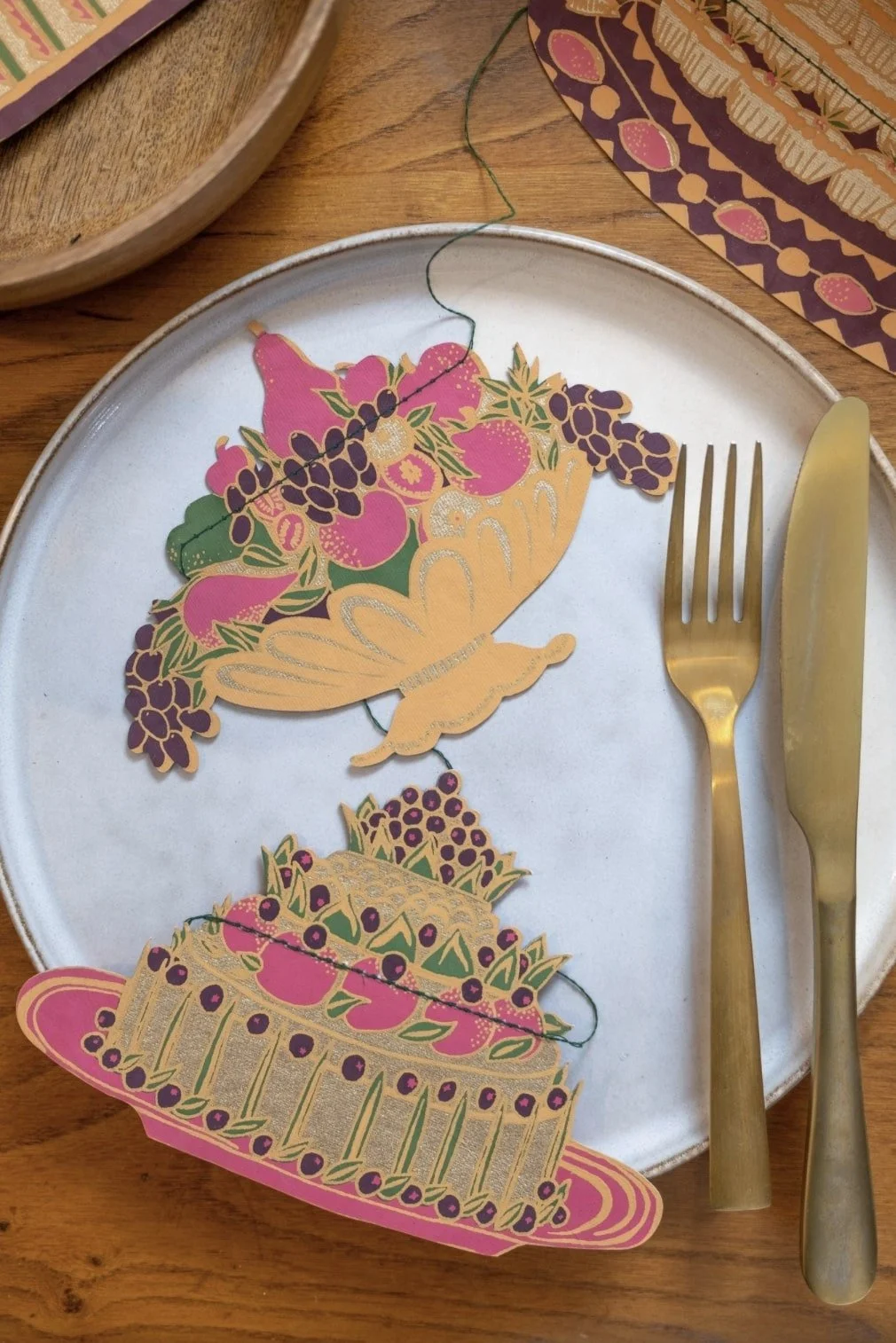 Banquet/Puddings Garland ~ East End Press