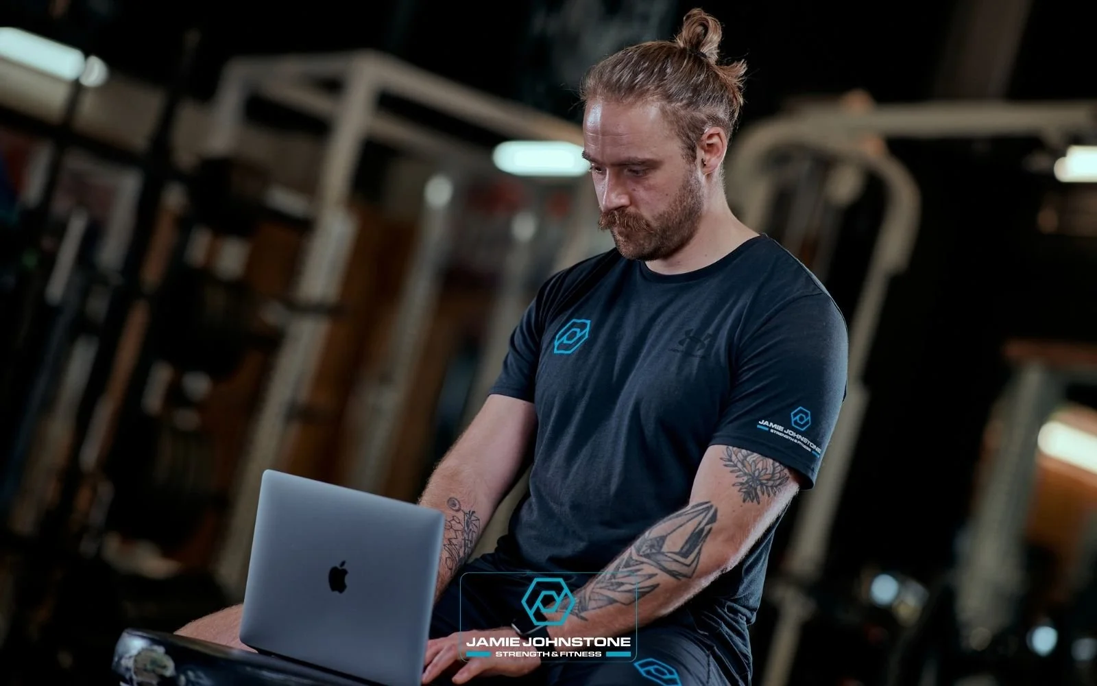 Online Personal Trainer vs Gym Membership: Which Is Right for You?