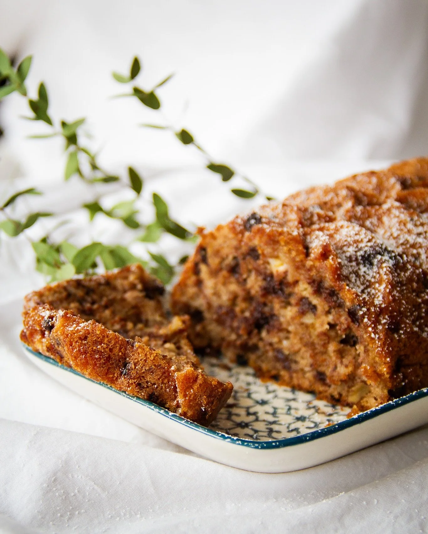 Unser veganes &amp; glutenfreies Bananenbrot! 🍌🍞
 Saftig, lecker und perfekt f&uuml;r alle, die bewusst genie&szlig;en wollen. ✨

Das Rezept (und viele mehr) findest du in unserem neuen Backbuch &ndash; jetzt auf unserer Website erh&auml;ltlich!
 ?