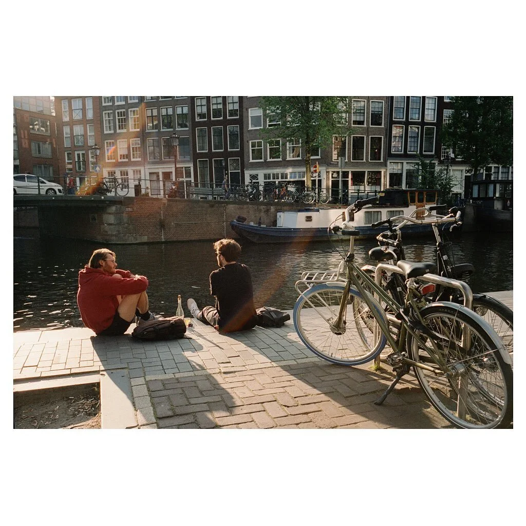 Sometimes the best time is simply a friend talk

#amsterdam #bike #goldenhour #leica #leicamp #film ##analogphotography #streetphotography #kodak #kodakfilm #kodakphoto #kodak250d #35mm #spicollective #sphkcollective