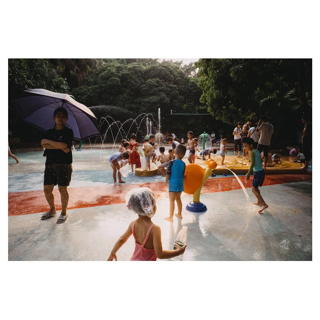 Summer Fiesta 

#summer #summerfiesta #waterpark #shenzhen #ricoh #ricohgr #ricohgriii #ricohgr3 #streetphotography #streetstyle #magnumphotos #lifemagazine #natgeotravel
