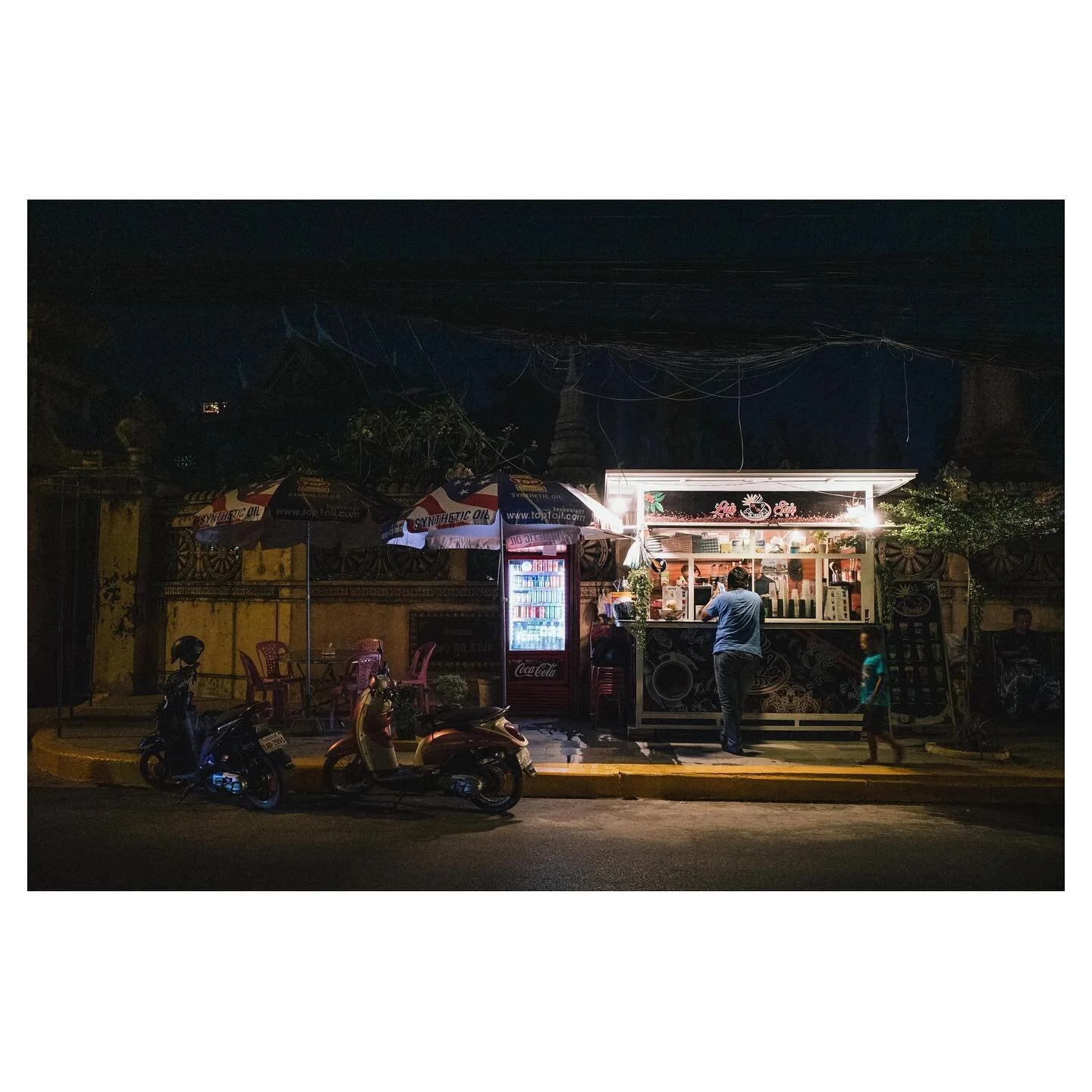 Food Truck

#foodtruck #phnompenh #cambodia #streetphotography #nightphotography #nightlife #ricohgr3 #ricohgriii #ricohgr