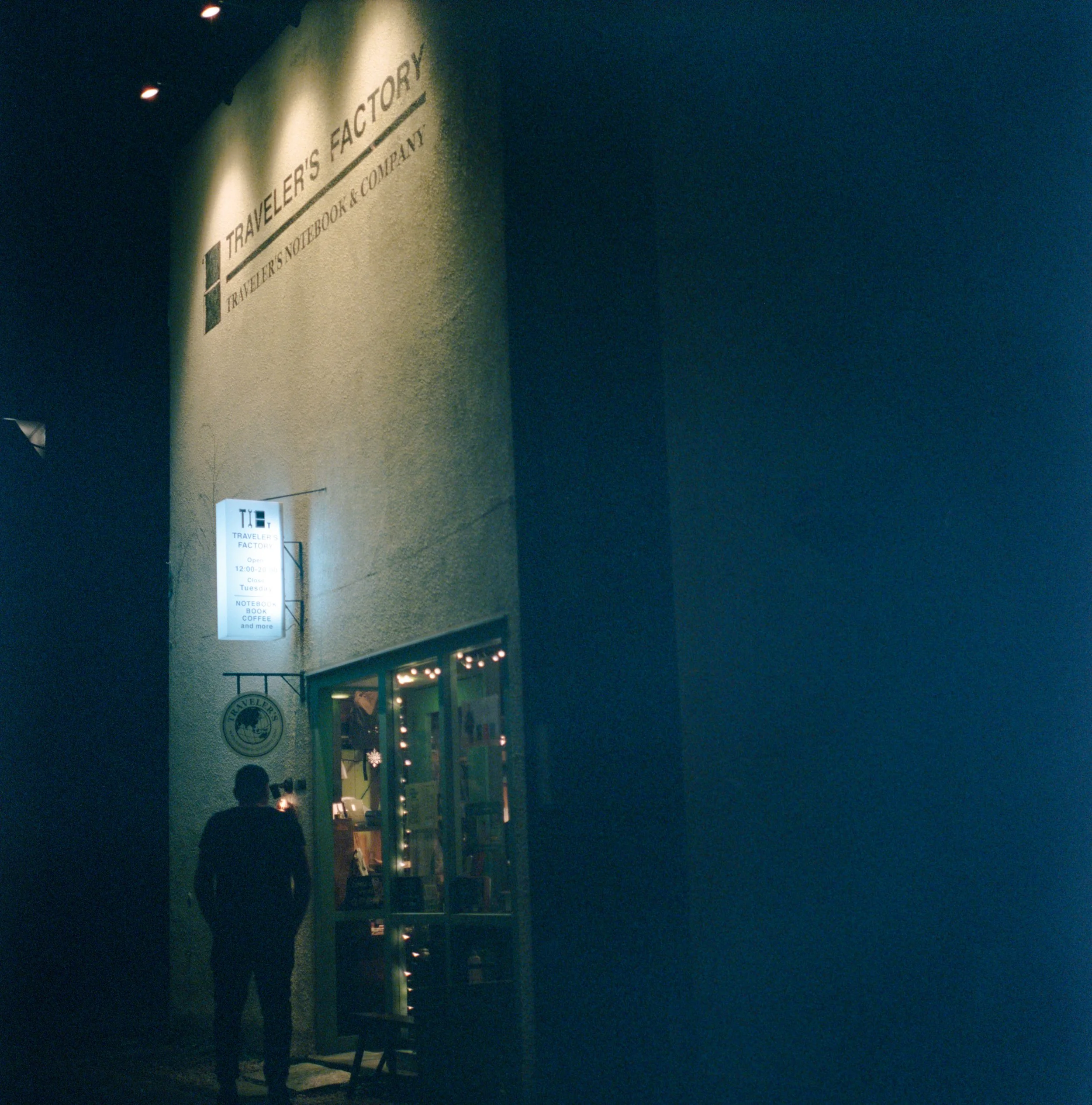 2025 Nov Tokyo (15)_ Portra 800_4.jpg