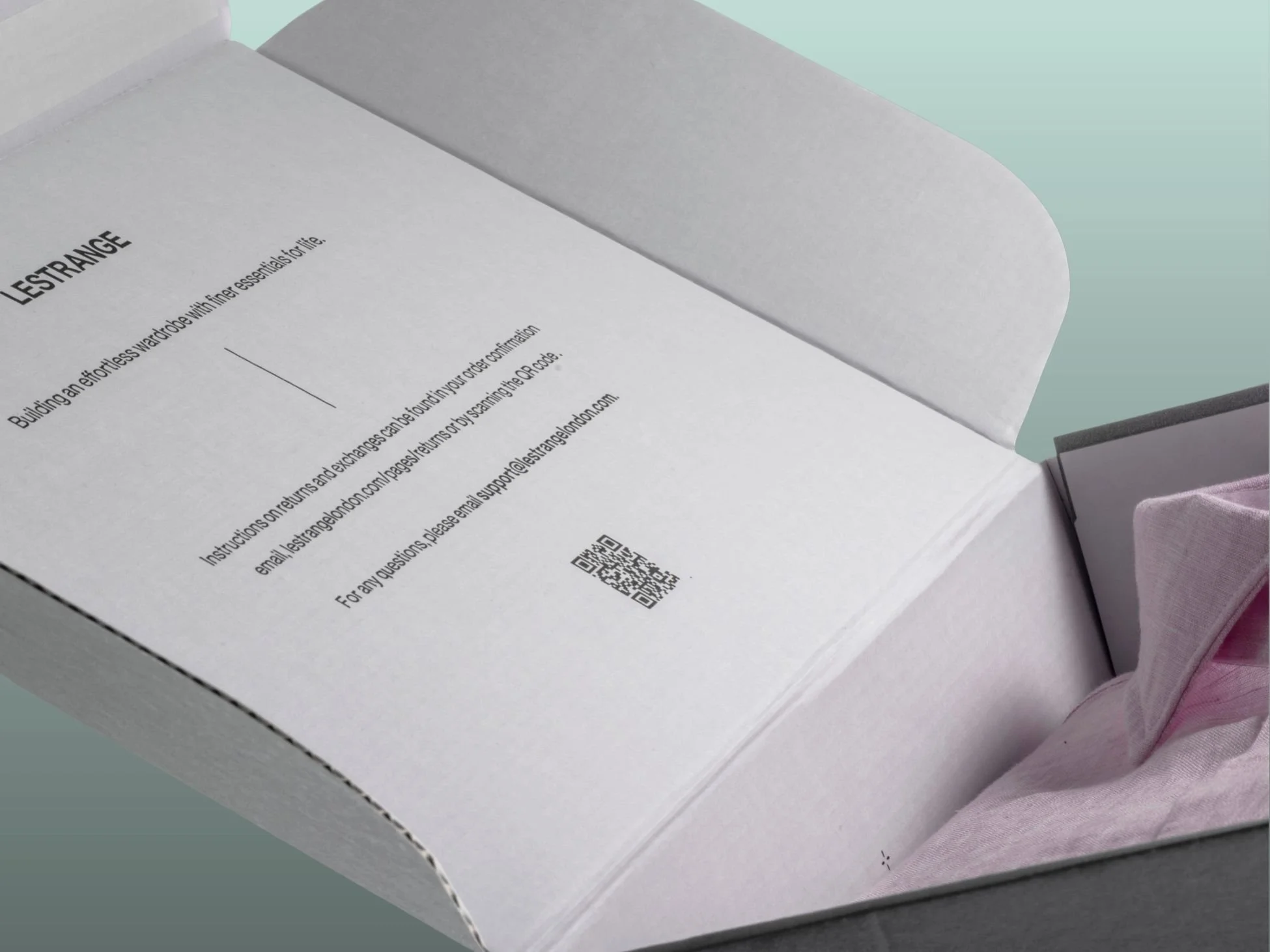L'Estrange corrugated box QR code | Apparel packaging