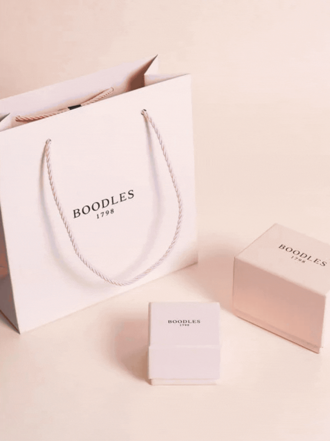 Unboxing moments packaging