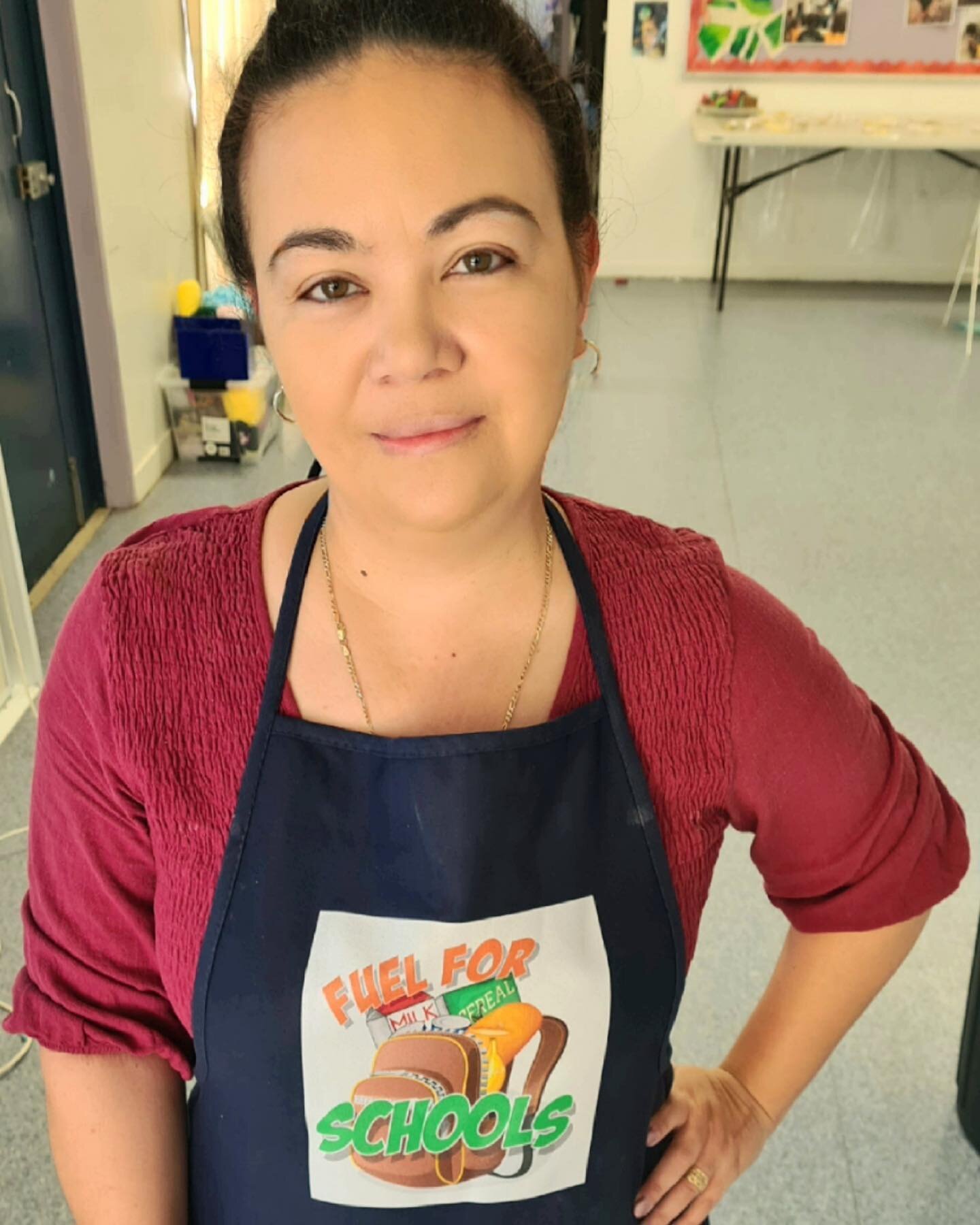 This is the amazing Majorie who runs the breakfast program at Heatley Primary School 

We started delivering our Fuel for Schools aprons this week across the city and they have been a hit with the breakfast coordinators !!

#Fuelforschools #supportlo