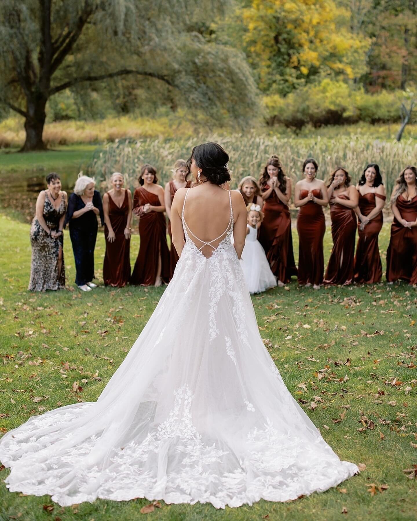 Brianna and her girls surrounded by hues of fall- a thumbs up for this bridesmaids reveal!