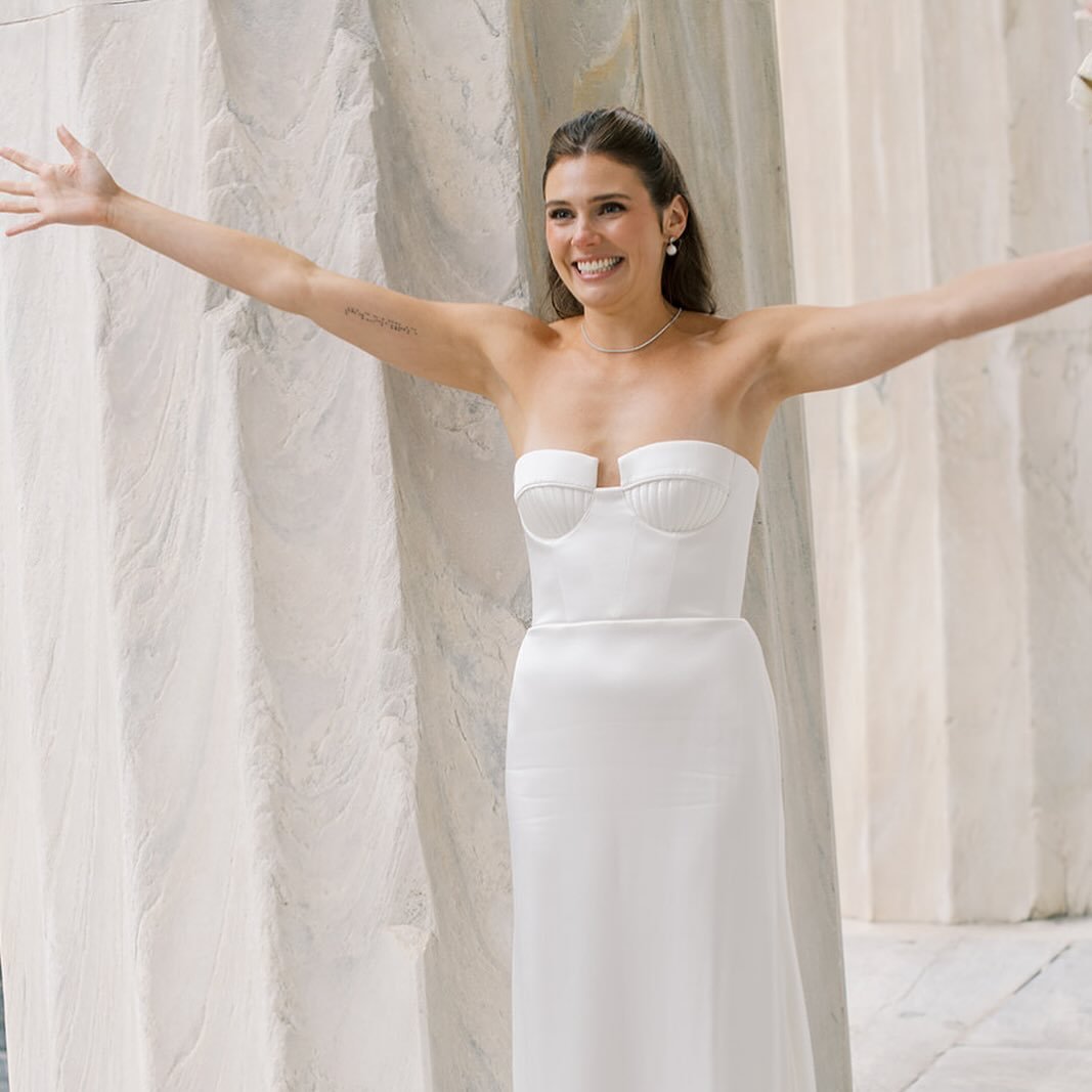 There&rsquo;s nothing like marrying your best friend. @hannah.shaffer.delarso @cdelarso 
.
.
.
Gown: @alenaleenabridal 
Bridal shop: @wanderatelier 
Hair and makeup: @airhairandmakeup 
Florist: @papertinievents 
Venue: @lilahevents