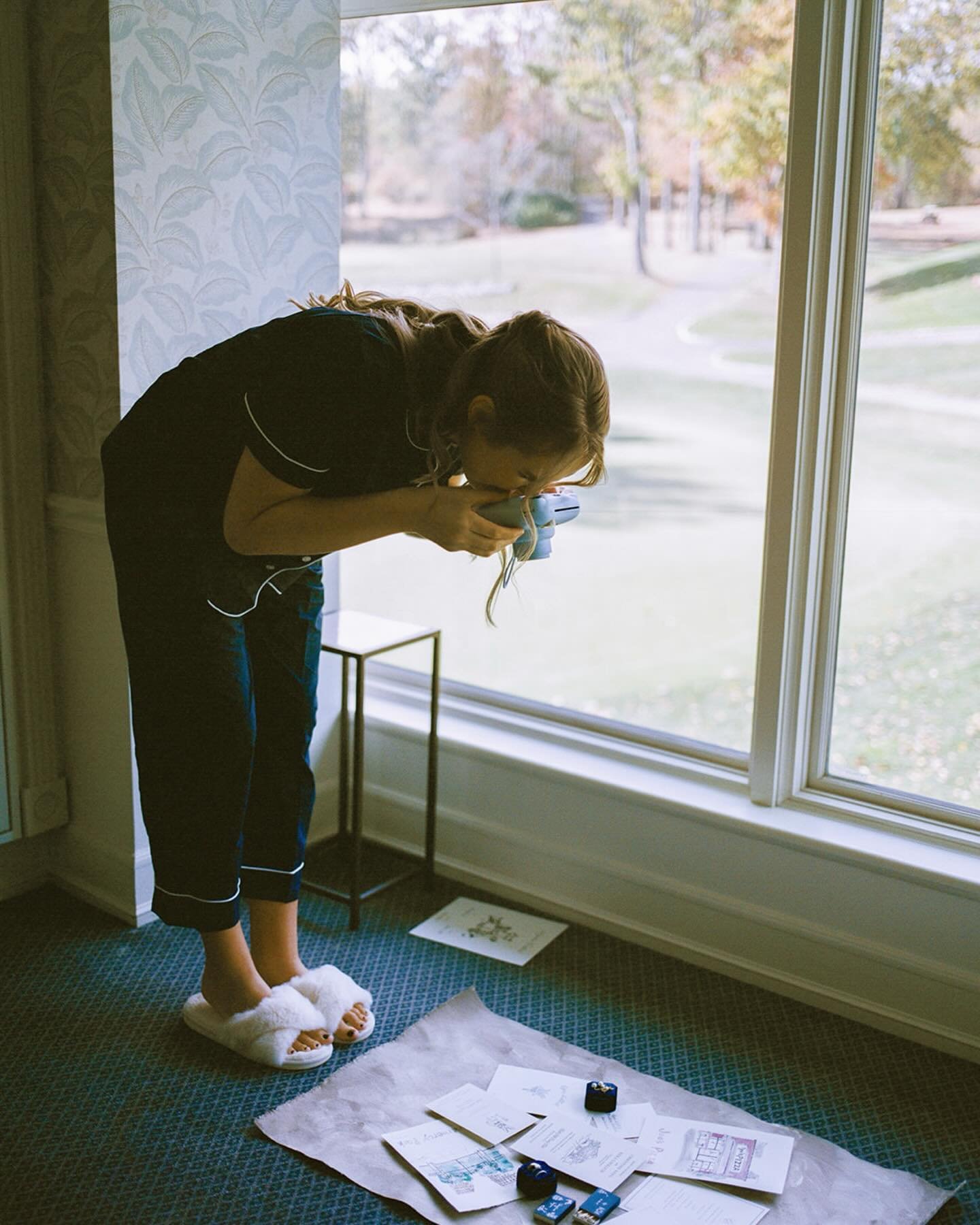 I know I&rsquo;m not the only photographer at the wedding! Bridesmaids can piggy-back off my flatlays anytime! 😉🥰😘
@ezralieblich 
.
.
Photography: @oliviachristinaphoto 
Planner: @eleveeventsny 
Florist: @hellabloom 
Hair and makeup: @facetimebeau