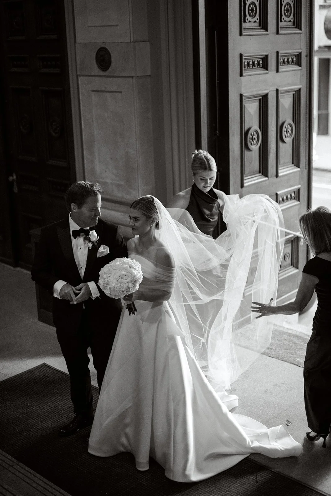 TIMELESS NYC WINTER WEDDING