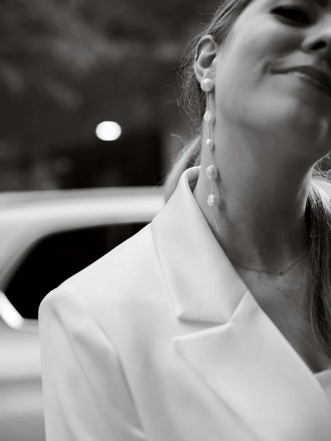 Kelsey looked so cute in her rehearsal dinner ensemble- a white mini with a  blazer and long dangly pearl earrings. 
.
.
@kelseykazmierczak @tomdlamothe 
Hair and makeup: @melikokoro
