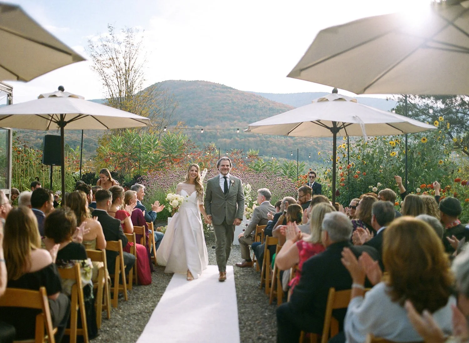 2025.41-Scribner'sLodge-CatskillsWedding-OliviaChristinaPhoto-34.jpg