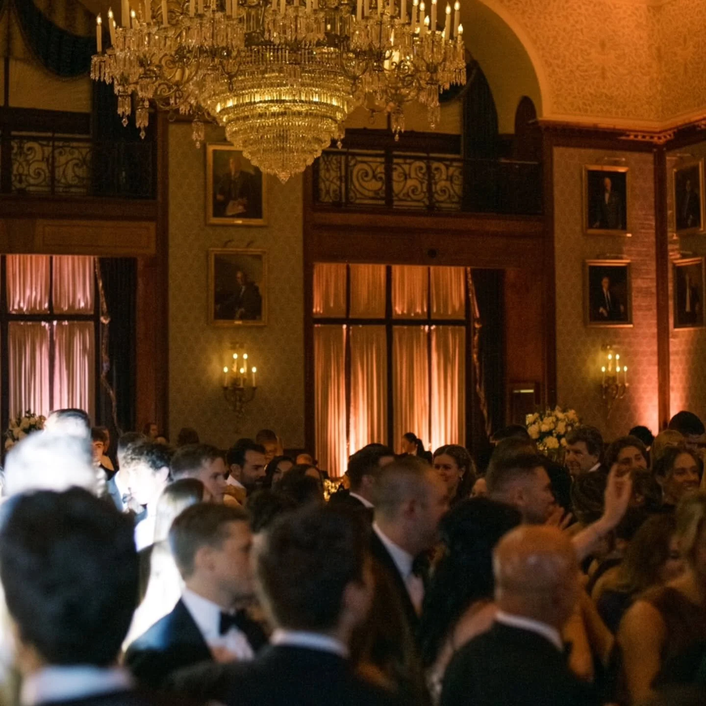 Set in the historic Union League of Philadelphia @unionleagueevents, Cate and Mike's black tie wedding was a perfect combination of a timeless wedding and a nonstop party. It was the perfect combo of my favorite things-- music and history! @cateforna