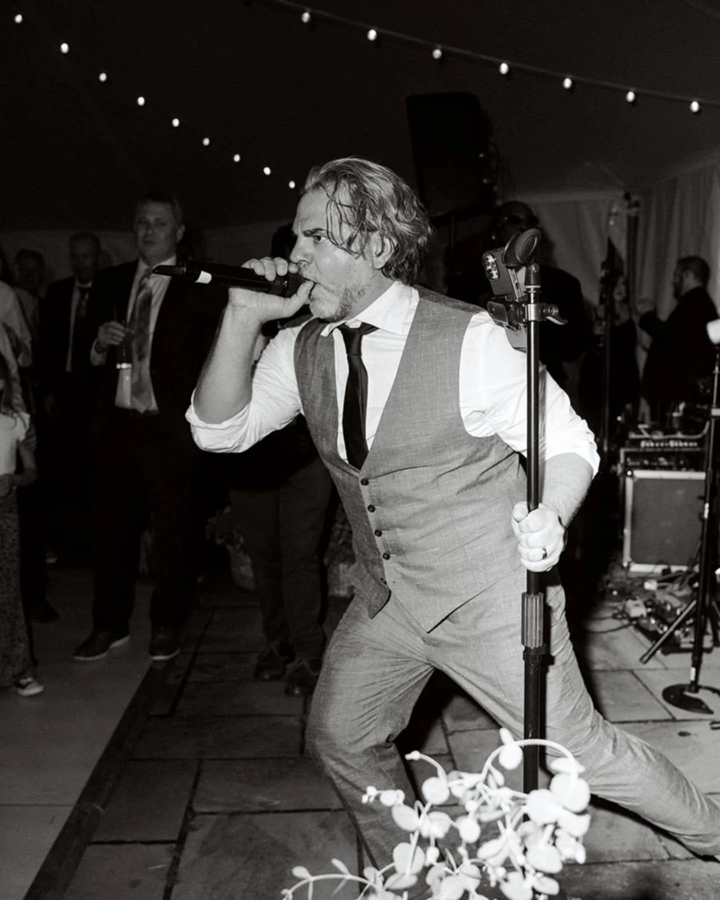 The dance floor was already packed thanks to @cafewhaentertainment but when the groom took the mic to sing Billy Idol's "White Wedding", it got absolutely electric! ⚡️🎸