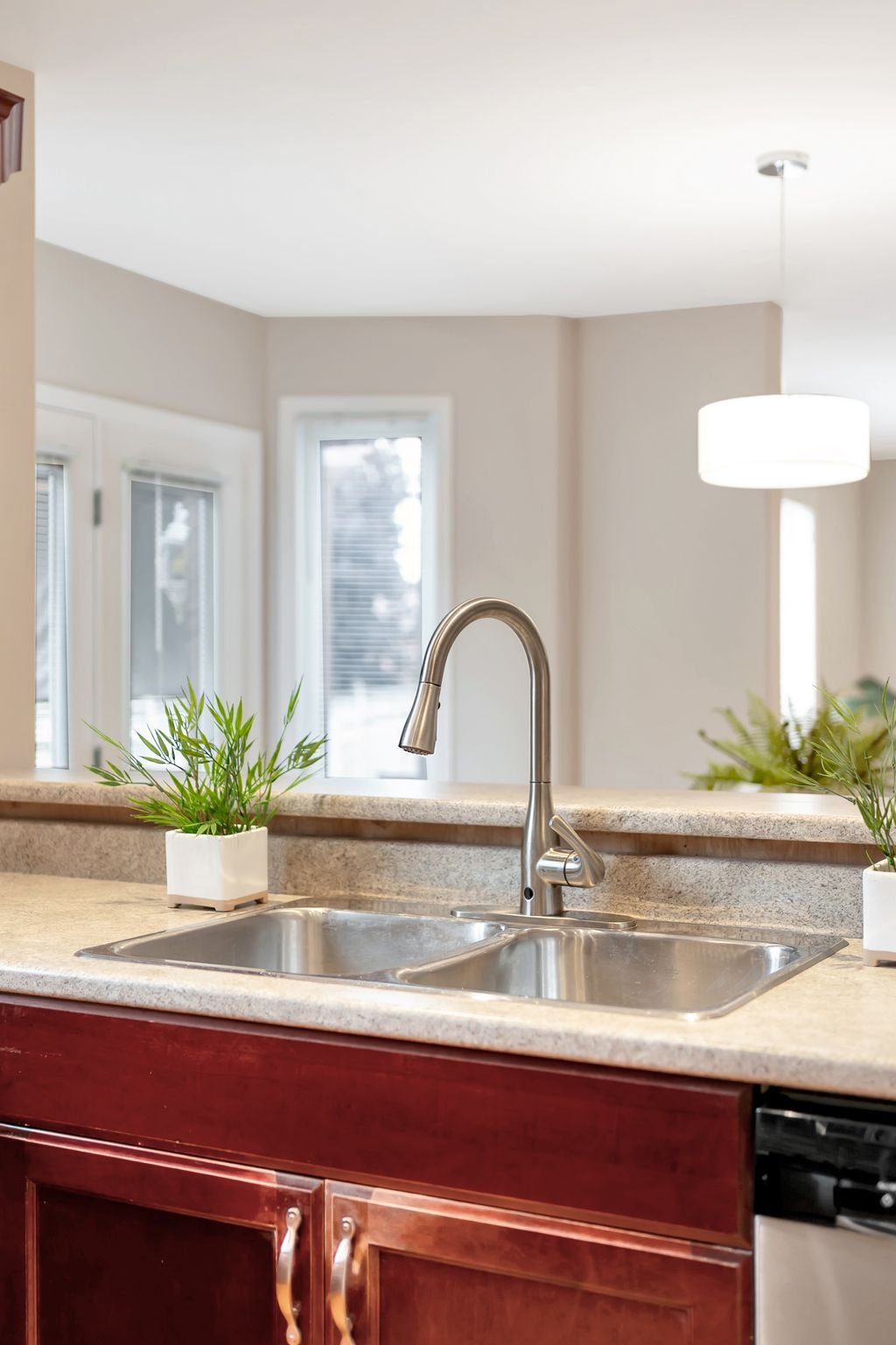 20-8 Linden Ln Belleville, ON.jpg