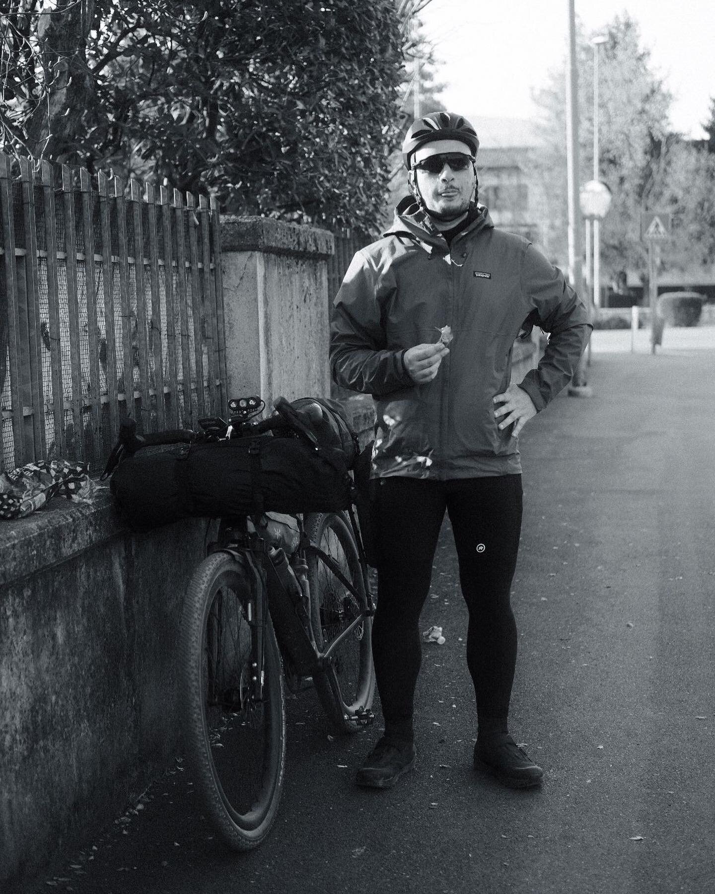 Bikepacking Italy Day 2

#photography #cyclingmemories #gravelbike #bikepacking #rennrad #tailfin #strava #wahoo #cycling #lifebehindbars #goneriding #rideyourbike #fromwhereiride #bikeporn #cyclinglife #outsideisfree #biketour #bmcurs #klite #sram #