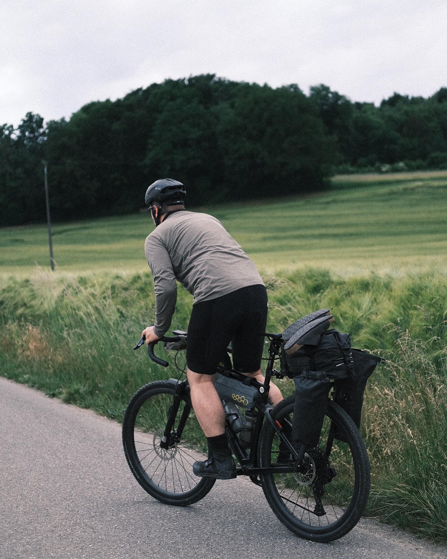 Bikepacking Z&uuml;rich -&gt; Bodensee

#photography #cyclingmemories #gravelbike #bikepacking #rennrad #wahoo #cycling #lifebehindbars #goneriding #rideyourbike #fromwhereiride #bikeporn #cyclinglife #outsideisfree #biketour #bmcurs #klite #sram #cy