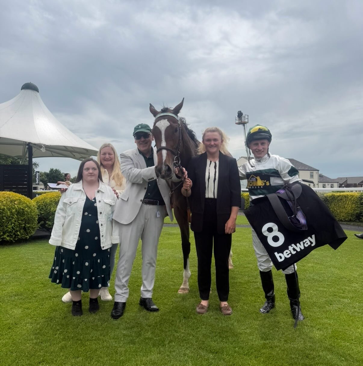 Luna A Inbhir Nis 
🥉🥉🥉

Luna finishes a close third in the Achilles Stakes scoring some valuable black type. 

Fabulous ride from Tom. 

Well done team.
BTO to! 🌟
