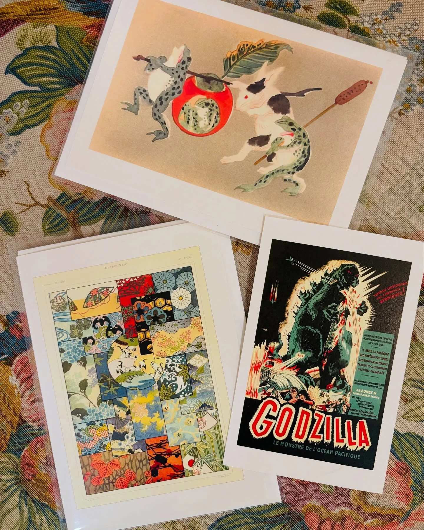 New greeting cards, postcards, and merch in stock just in time for the holiday! Great gifts to accompany any manga purchase!

Please note some of these items sold after I took the pics yesterday, but plenty still in stock!! 

OPEN 3-7PM🎁

&mdash;-

