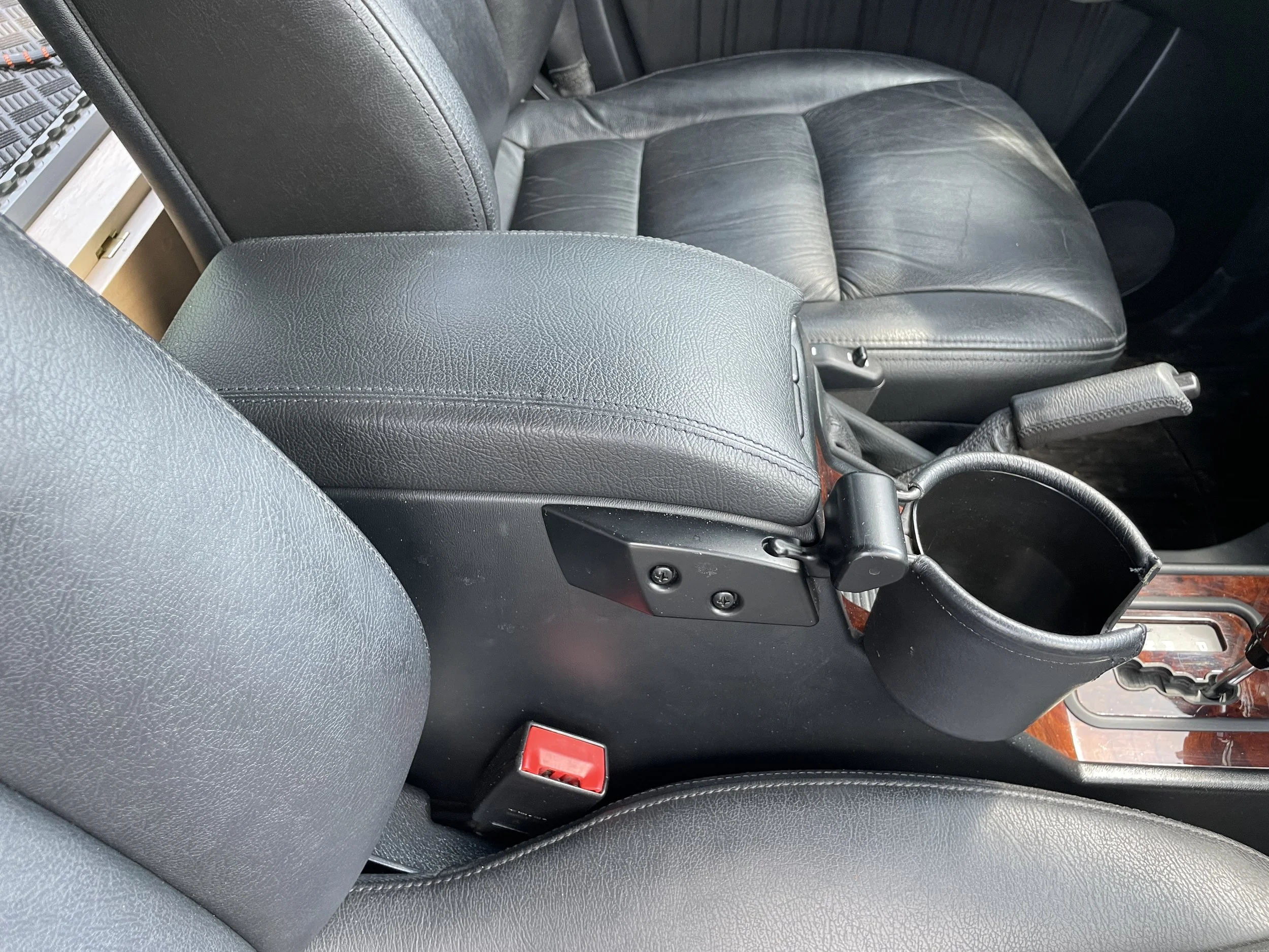 223 Mid Between Seats.JPG