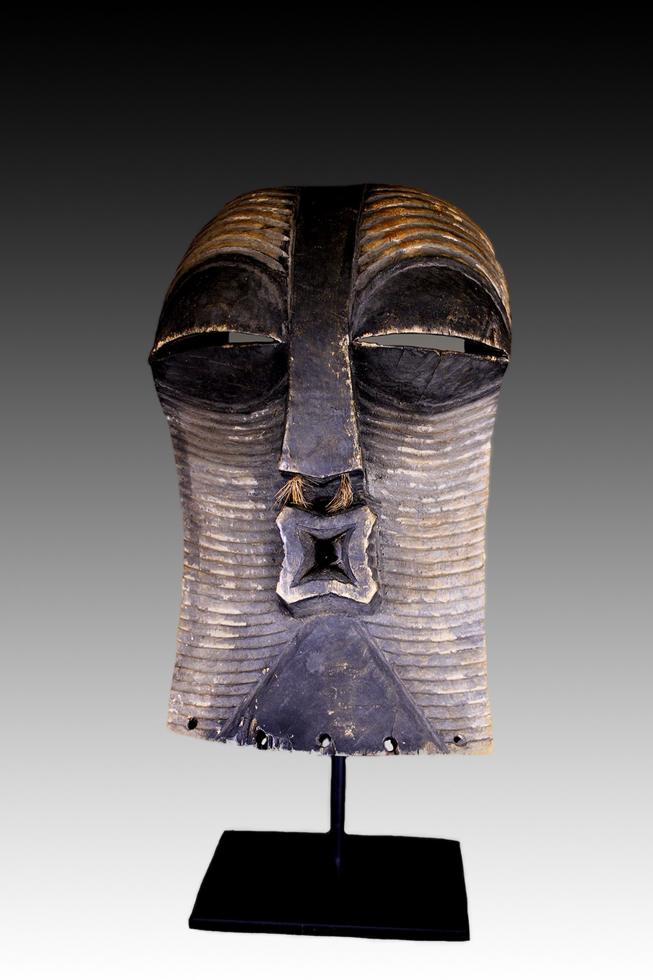 Kifwebe mask, Democratic Republic of Congo.  www.gallerytribalart.com