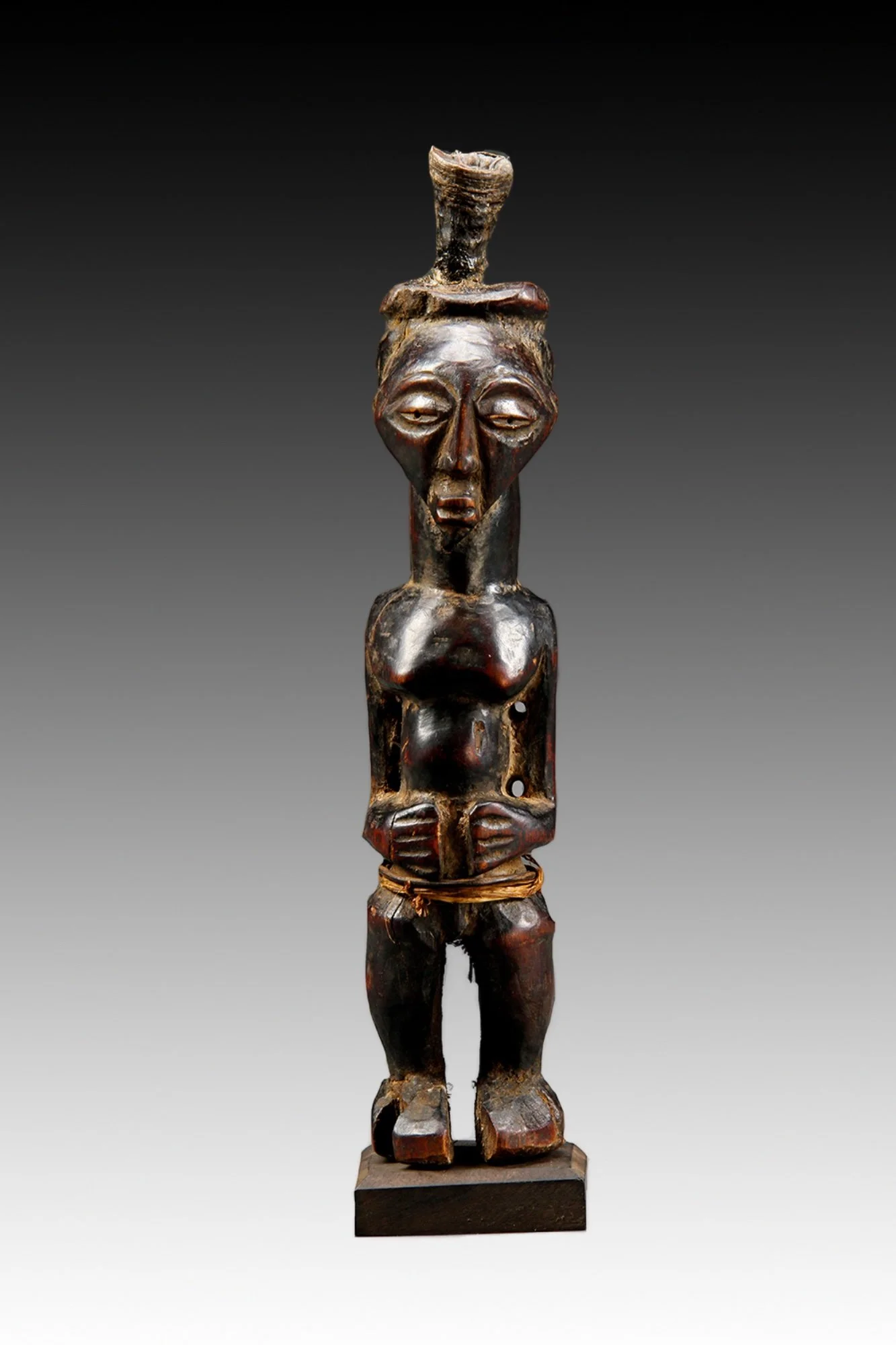 Songye figure was used as an effective instrument for healing, fertility and protection from evil spirits.  www.gallerytribalart.com