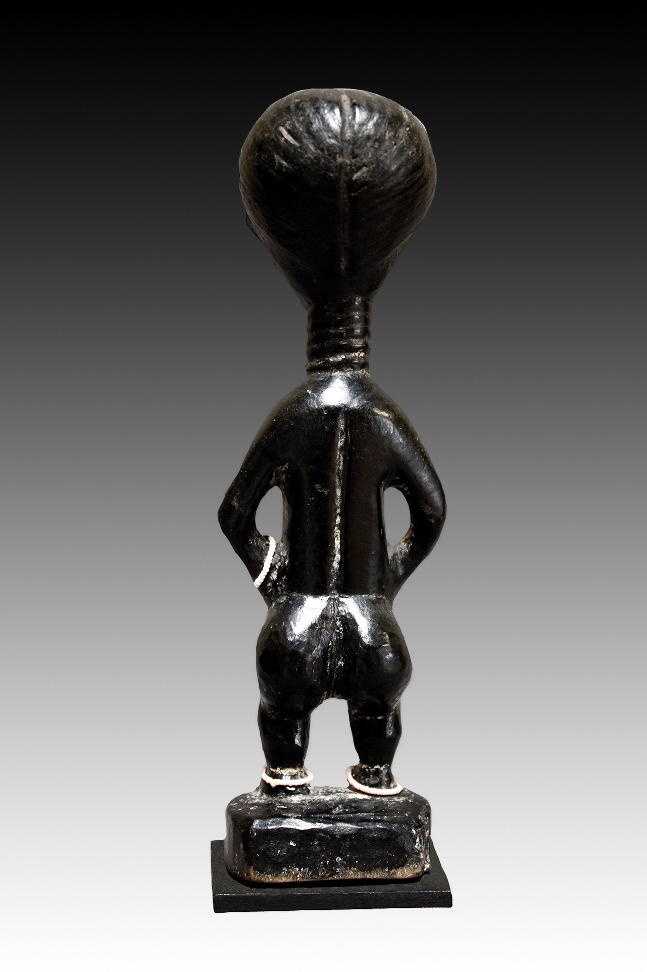 Akan figure, back view, classical African sculptures.  www.gallerytribalart.com