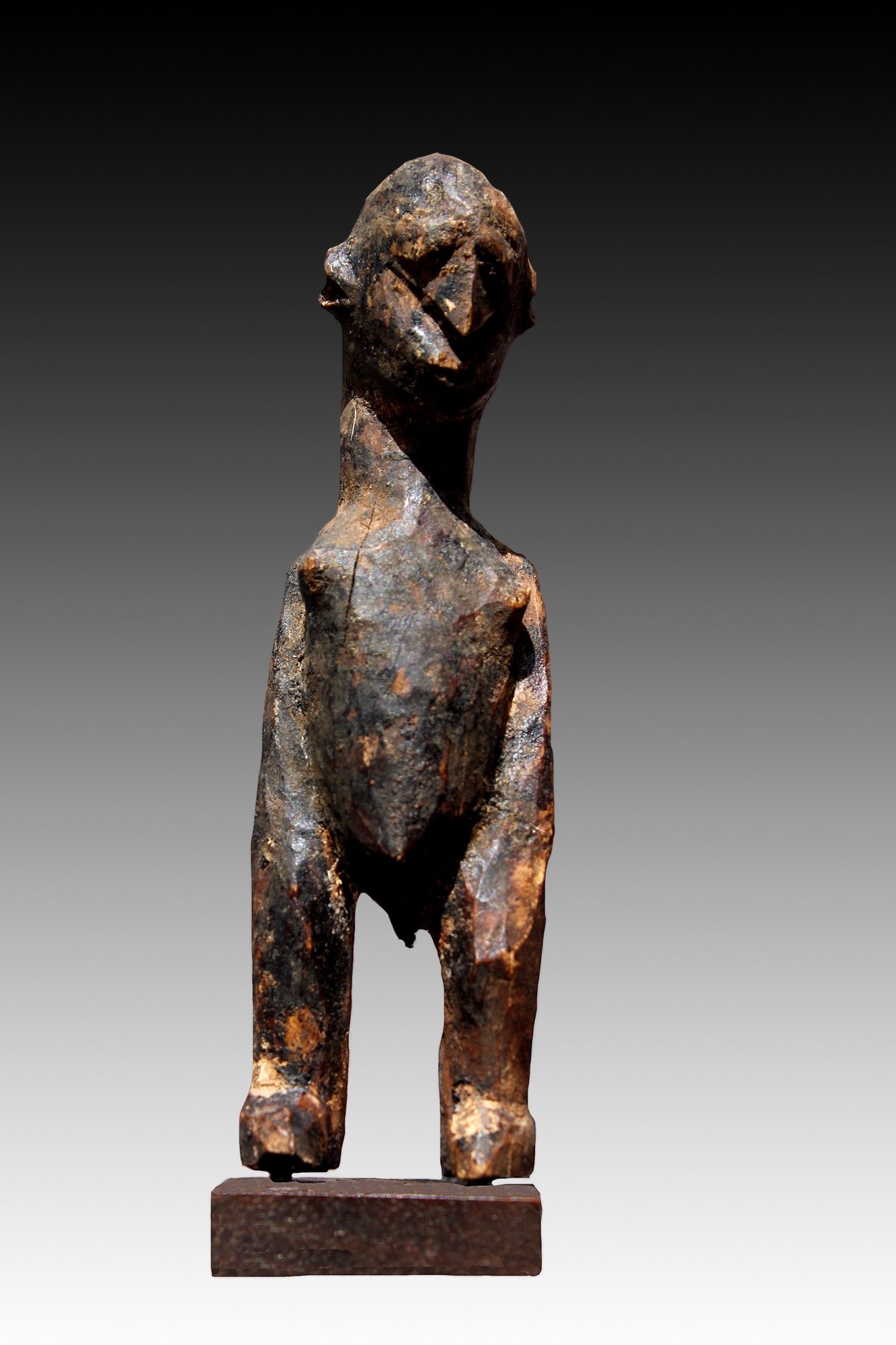 Lobi figure, this miniature figure is called “bateba,” carved in human-like form.   www.gallerytribalart.com
