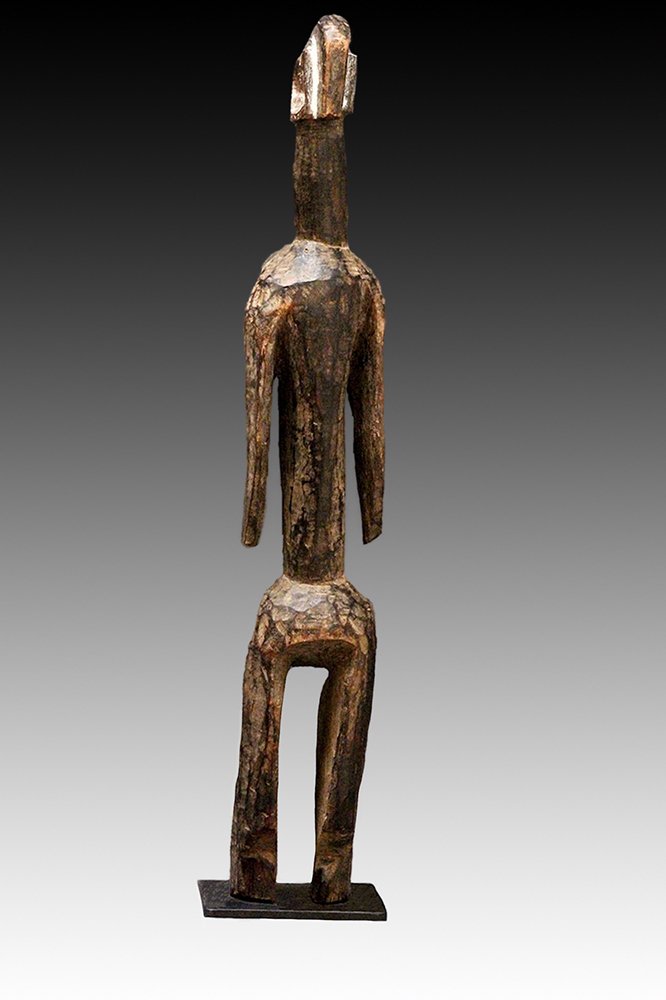 Mumuye figure with mottled bown patina.  www.gallerytribalart.com