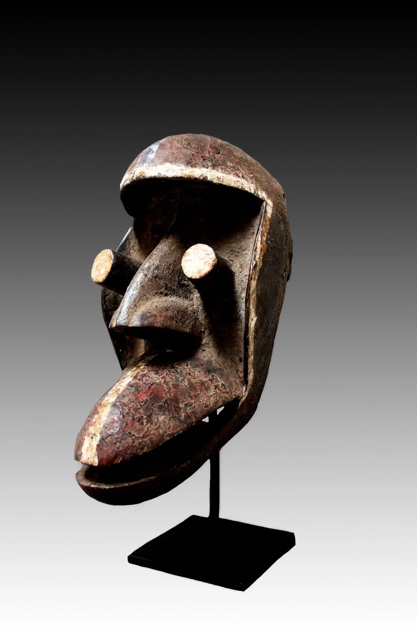 Dan Kran mask thought to be manifestations of forest spirits.   www.gallerytribalart.com
