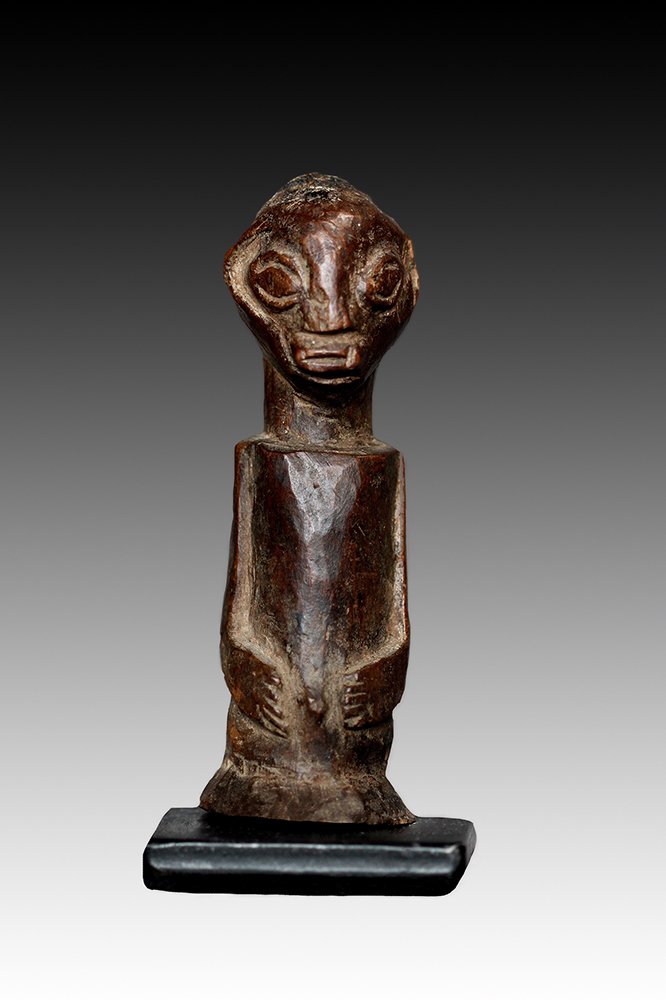 Luba half-figures were used by ritual specialist for protection, healing and witchcraft.  www.gallerytribalart.com