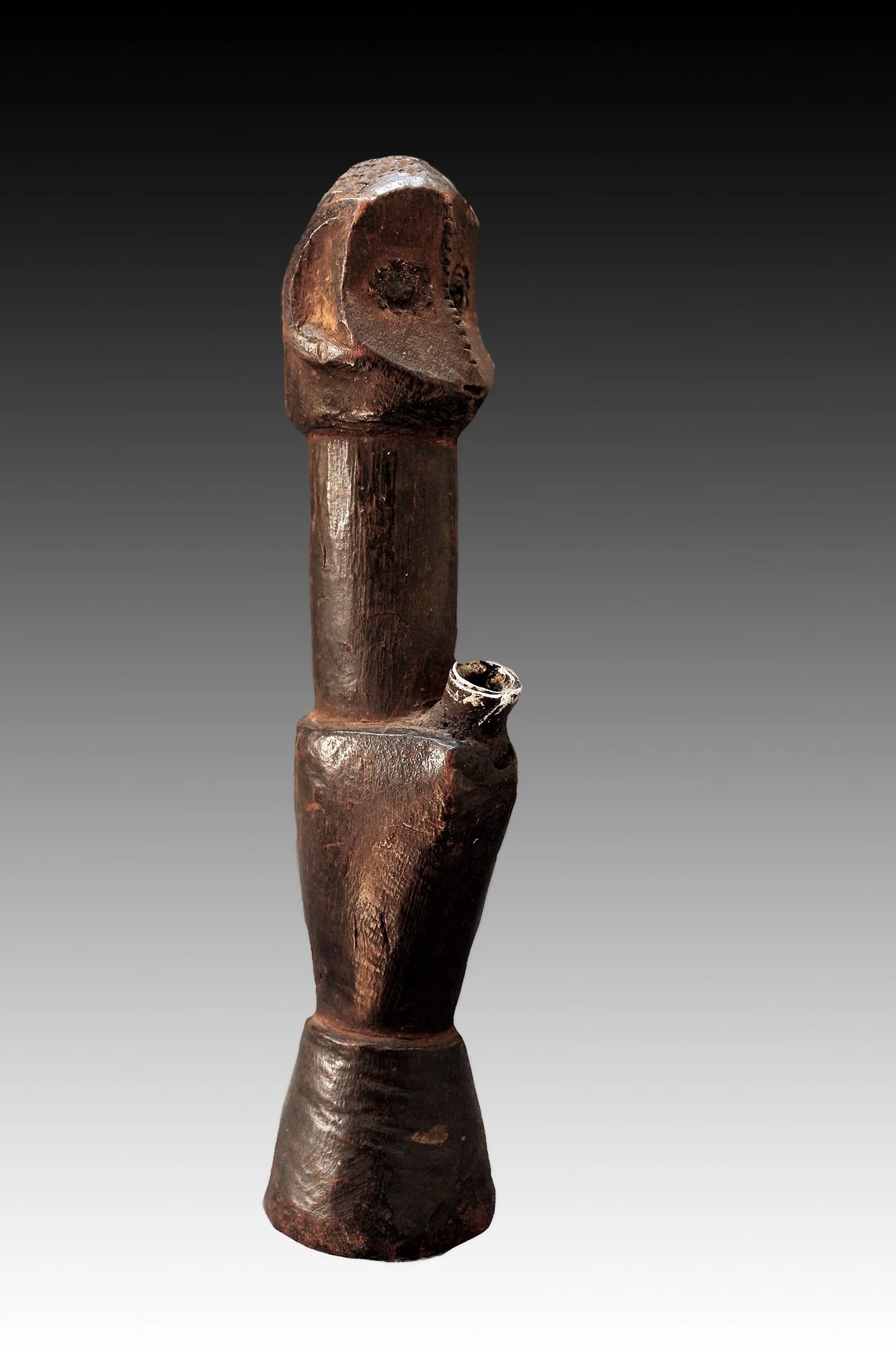 Ngbaka pipe has a cylinder shape with a concave human face with incised lines of scarification above the nose.  www,gallerytribalart.com