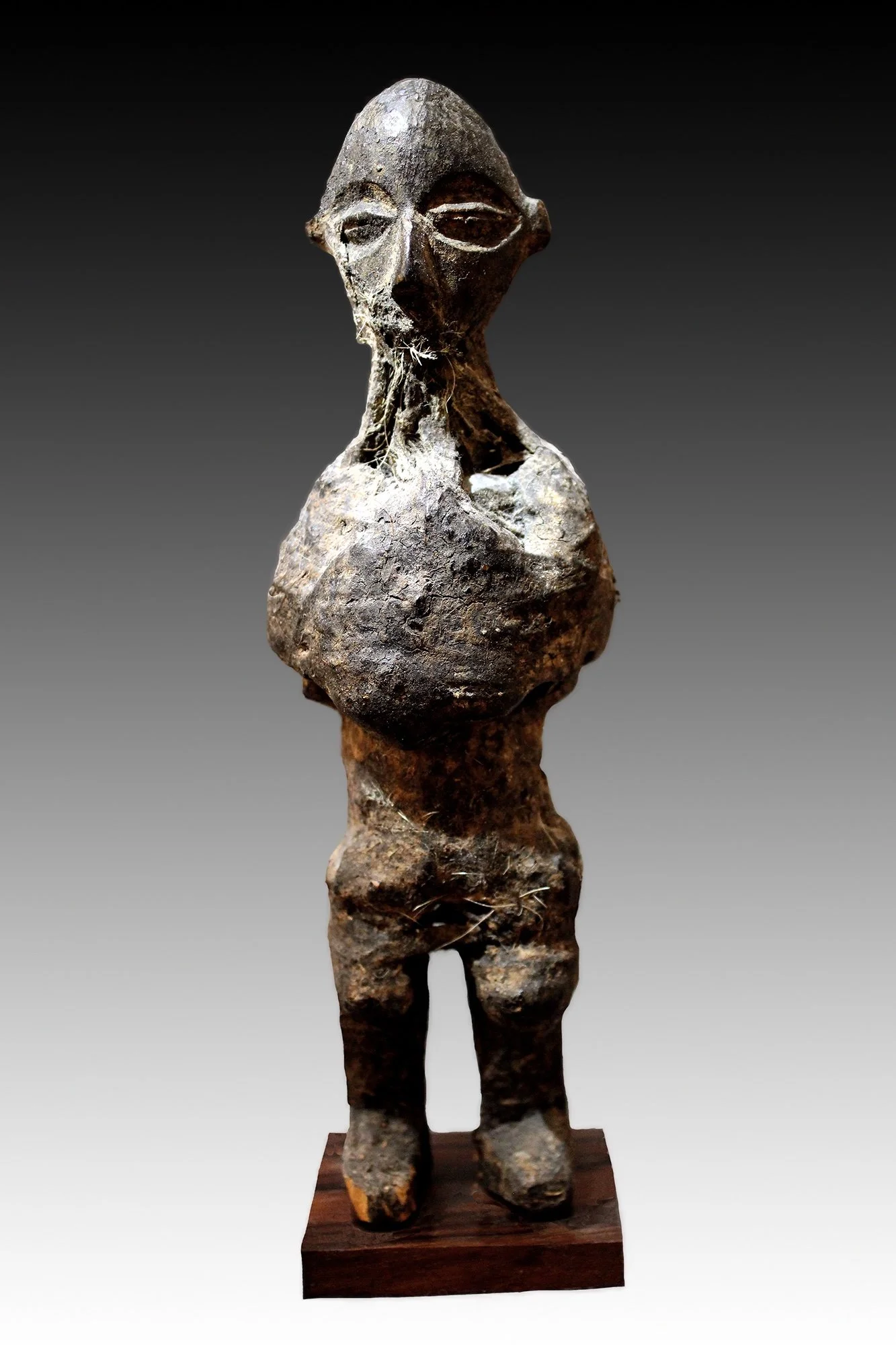 Yaka figures were used by ritual specialist to protect property, in the treatment of illness, to assist in hunting.  www.gallerytribalart.com