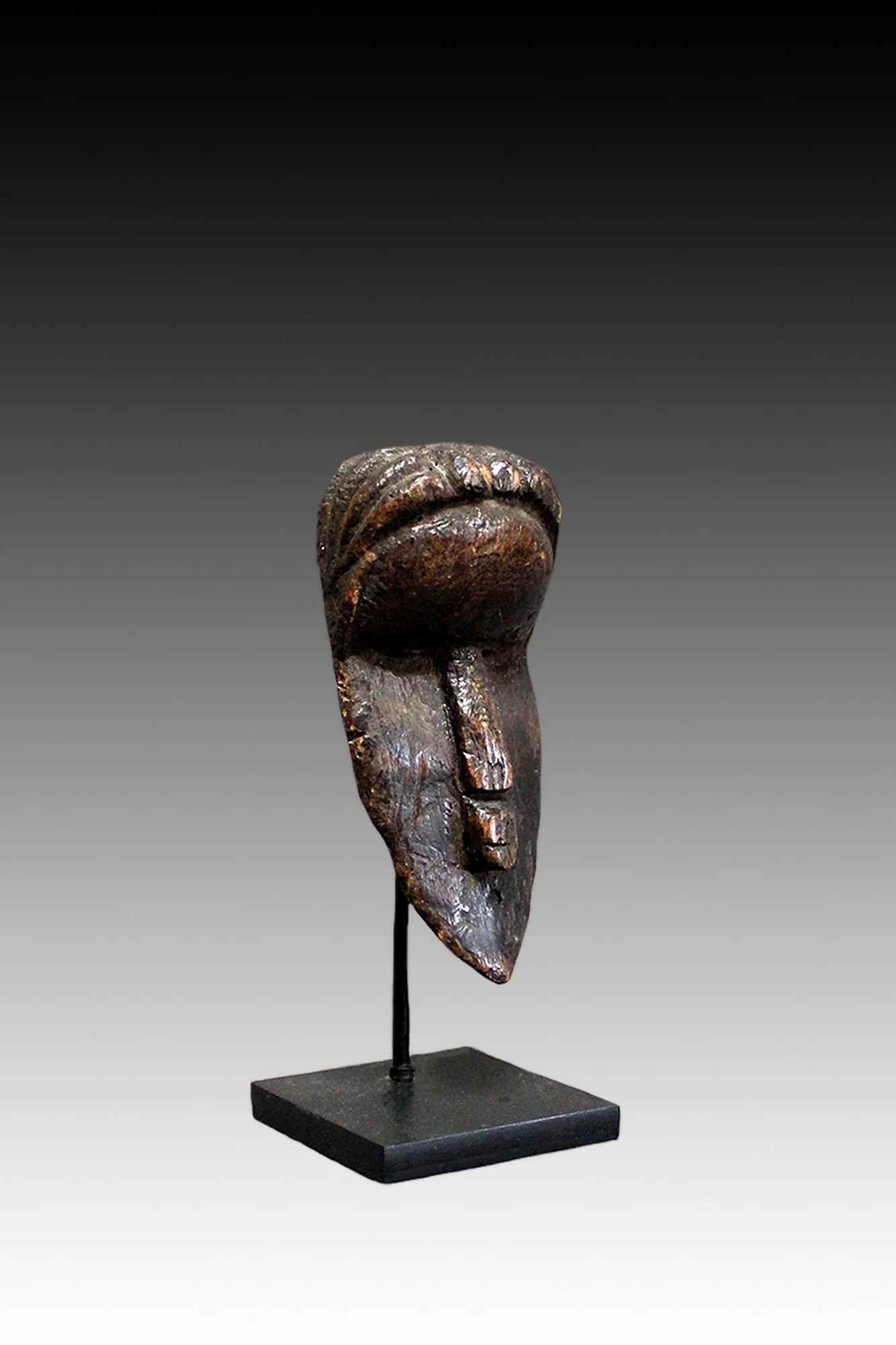 Bassa passport mask, a powerful charm for personal protection.  www.gallerytribalart.com