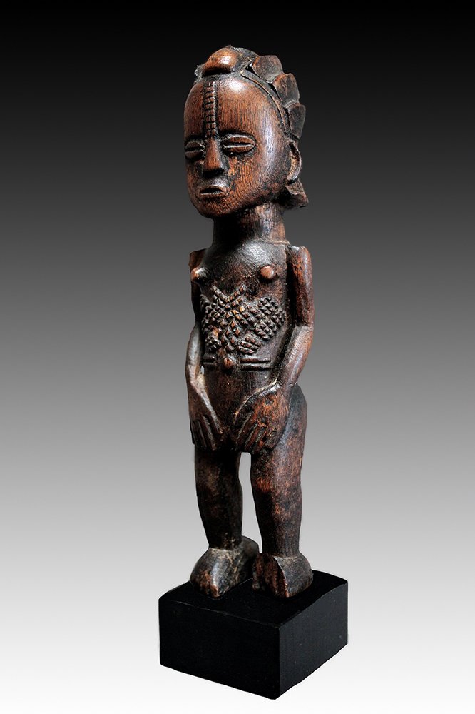 Luba female figure used for divination. www.gallerytribalart.com