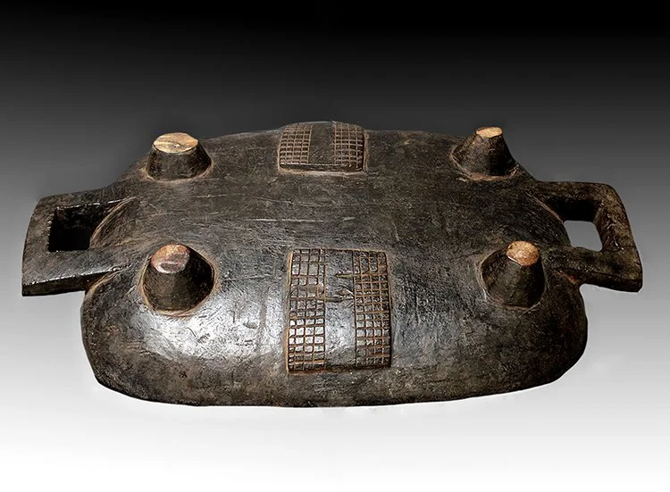 Zulu wooden platter a prstige item reserved for chiefs.  www.gallerytribalart.com